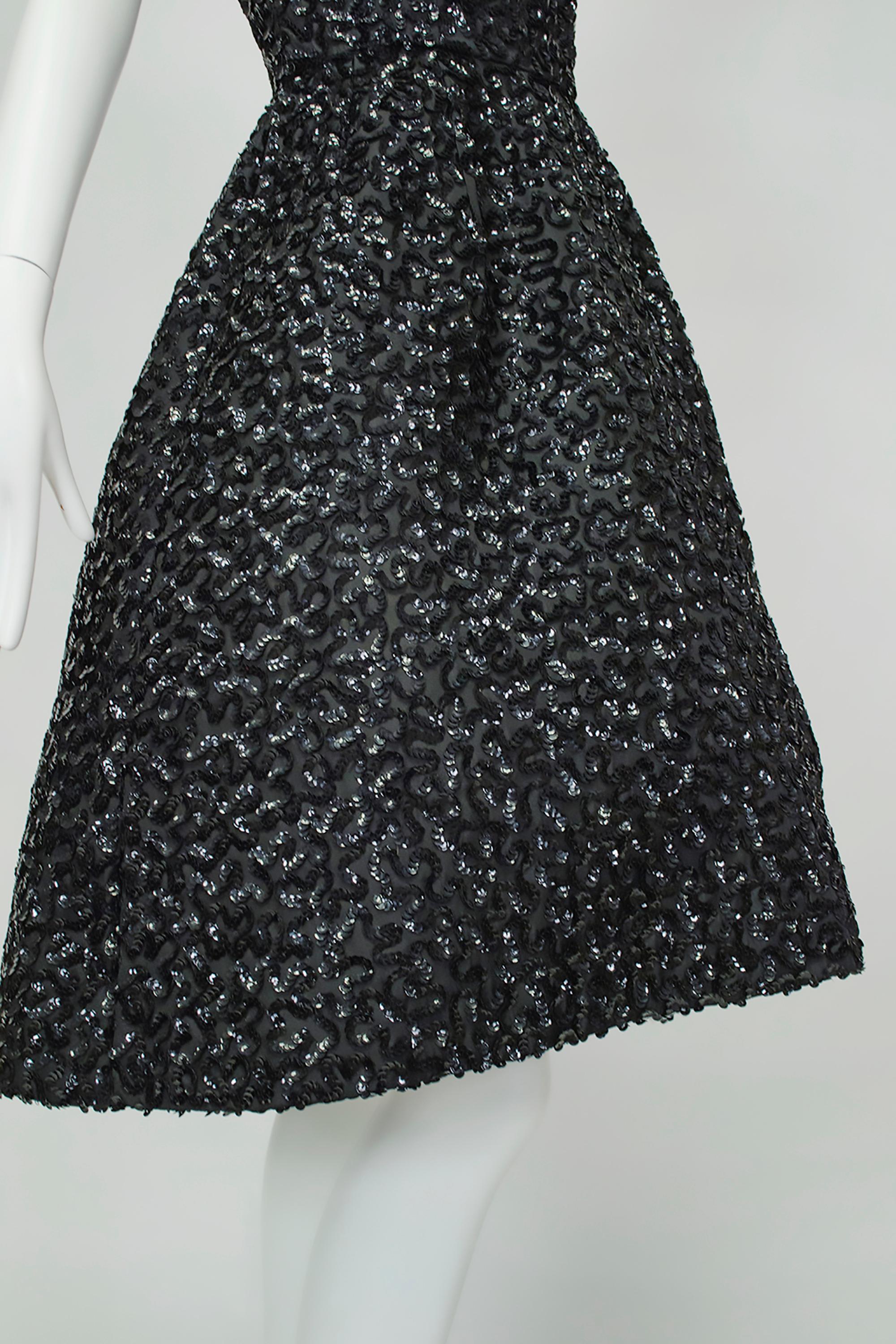 Nero *Dimensioni più grandi* Pavé Sequin Starry Night Abito a cerchio senza maniche - M, anni '50 in vendita 4