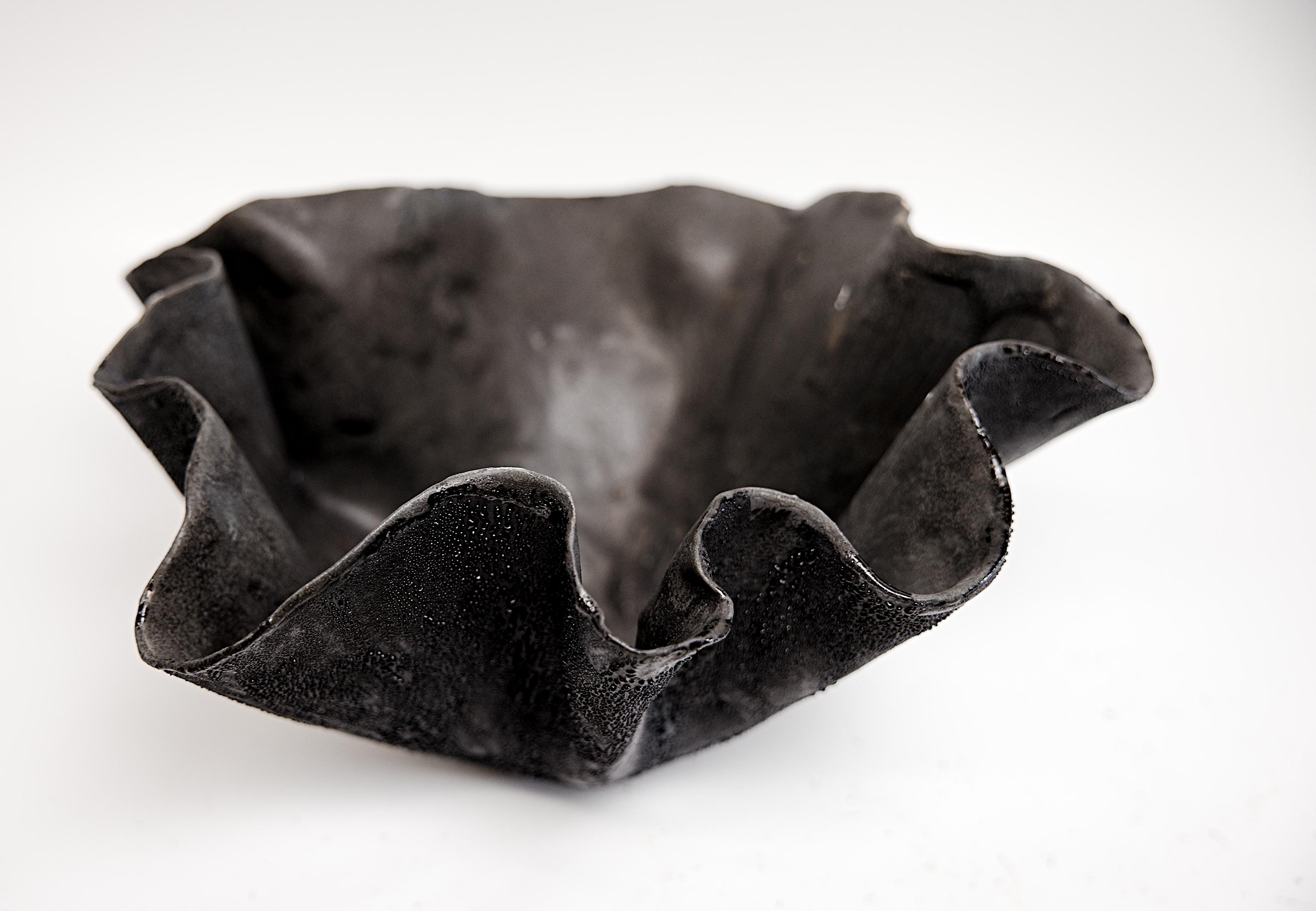 Cuenco de cerámica negra esculpida estilo libre Textura- 13