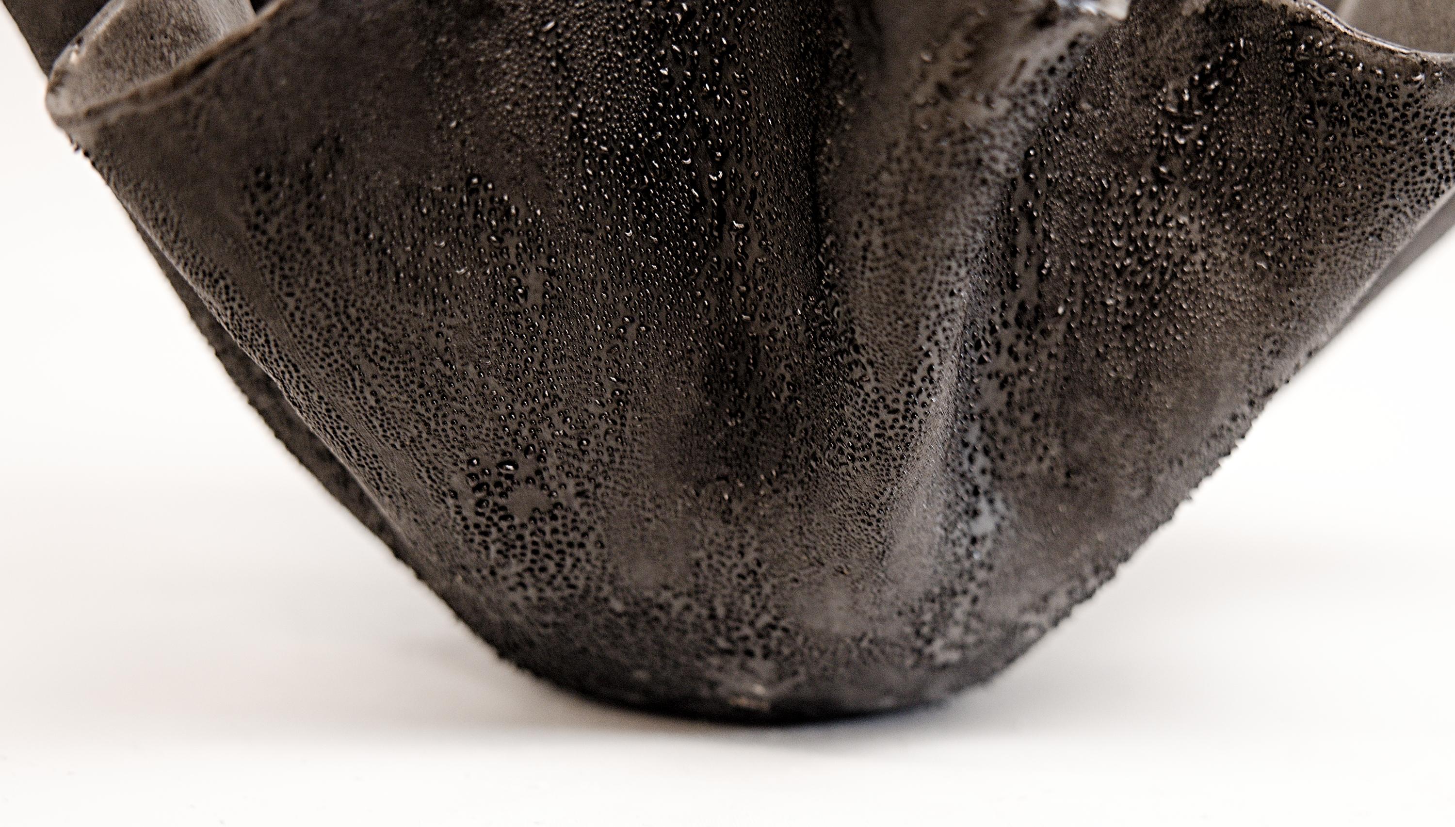 Cuenco de cerámica negra esculpida estilo libre Textura- 13