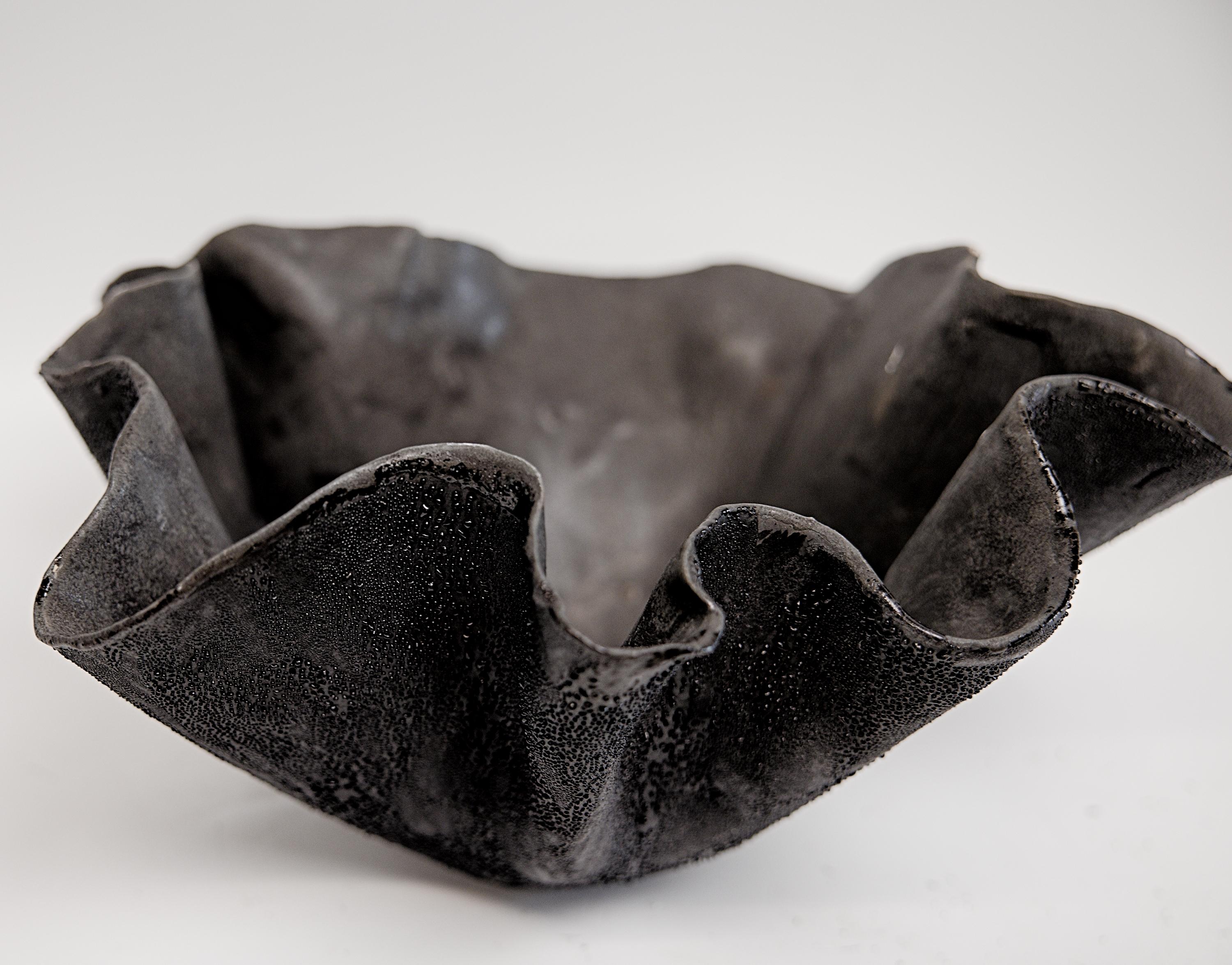 Cuenco de cerámica negra esculpida estilo libre Textura- 13