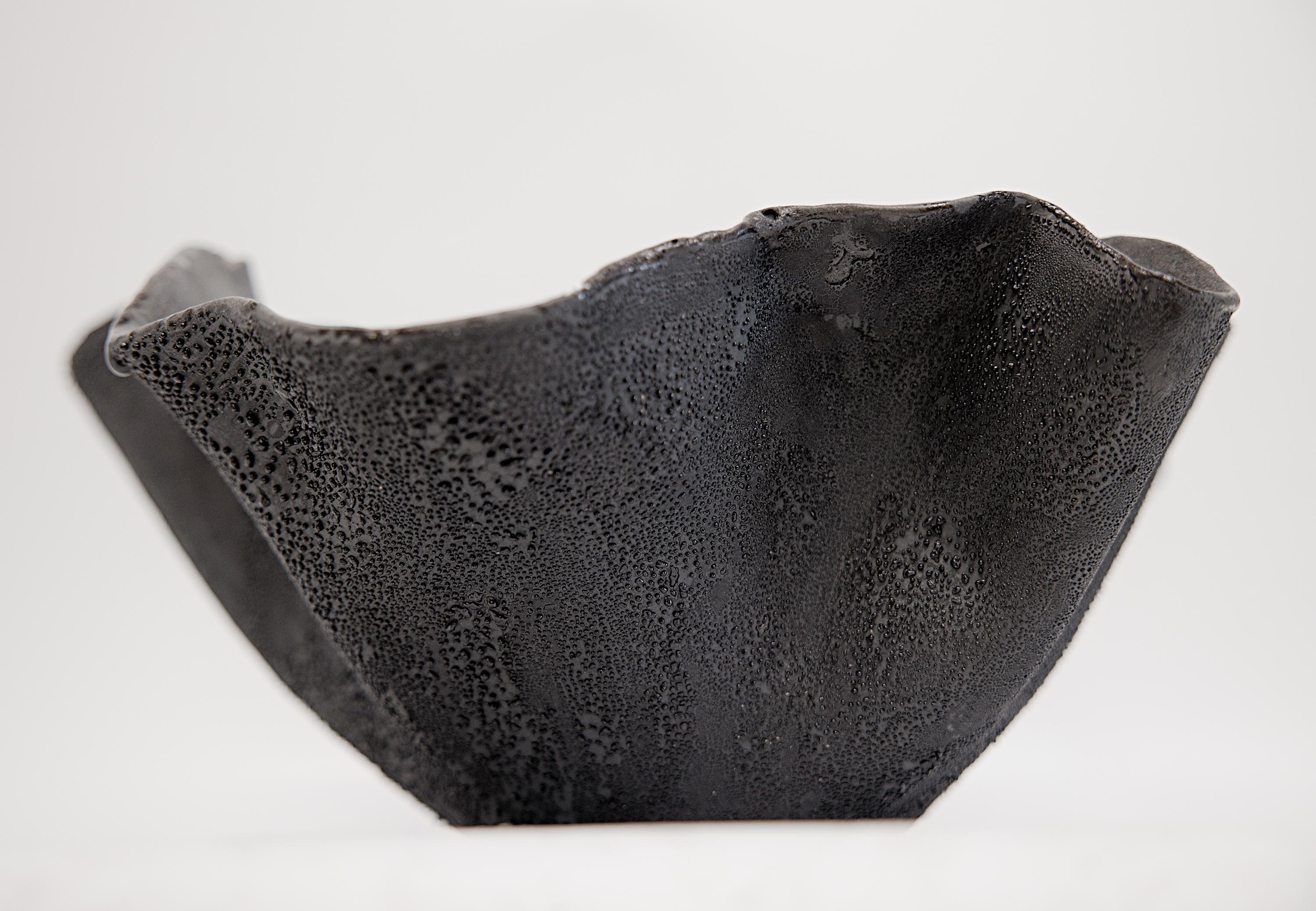 Cuenco de cerámica negra esculpida estilo libre Textura- 13