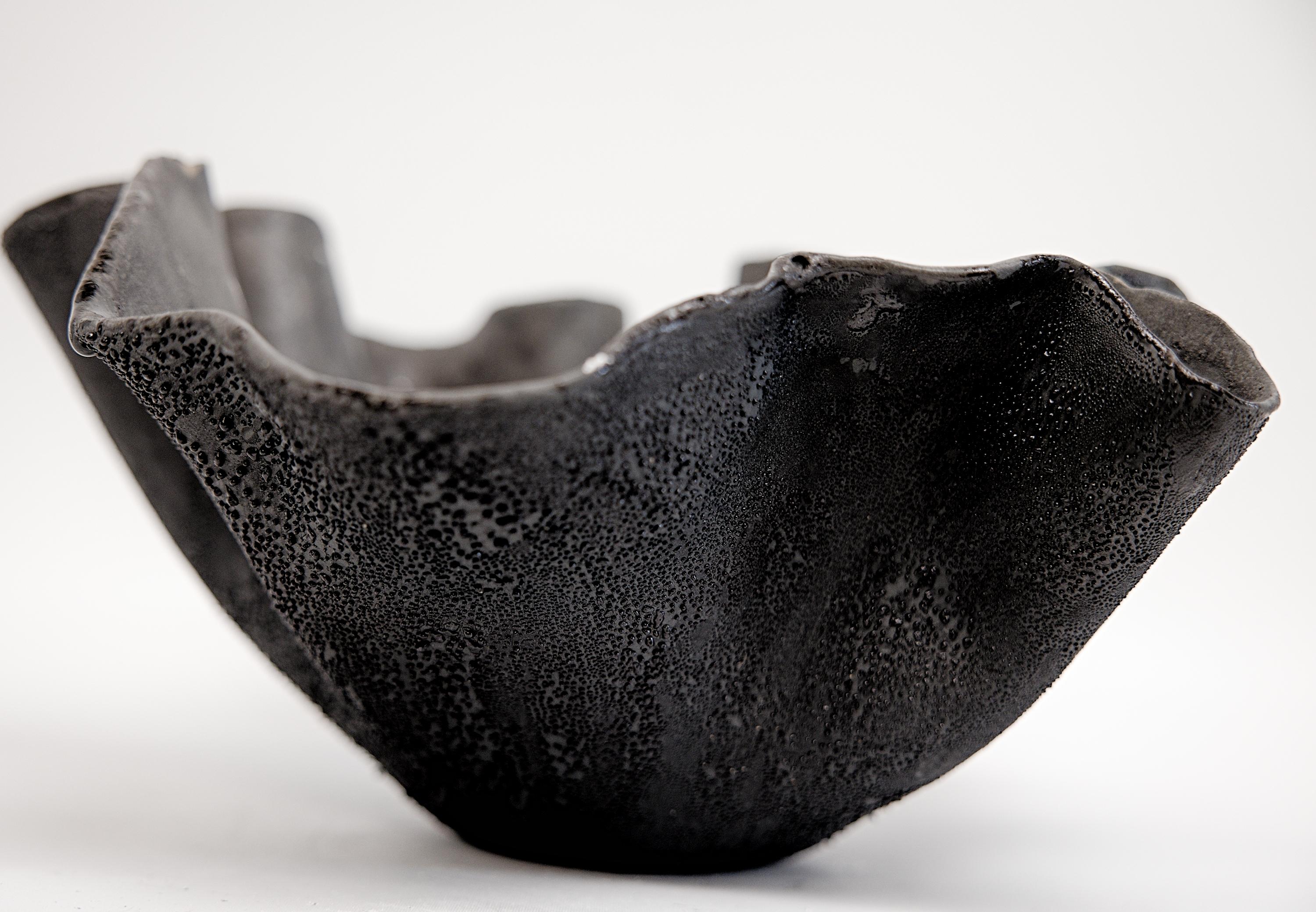 Cuenco de cerámica negra esculpida estilo libre Textura- 13