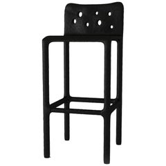 Chaise contemporaine sculptée noire de FAINA