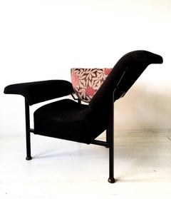 Fauteuil sculptural noir:: 'Greetings from Holland':: par Rob Eckhardt:: 1980