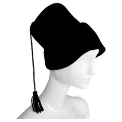 Sombrero escultural de terciopelo negro Philippe Model Paris Avant Garde