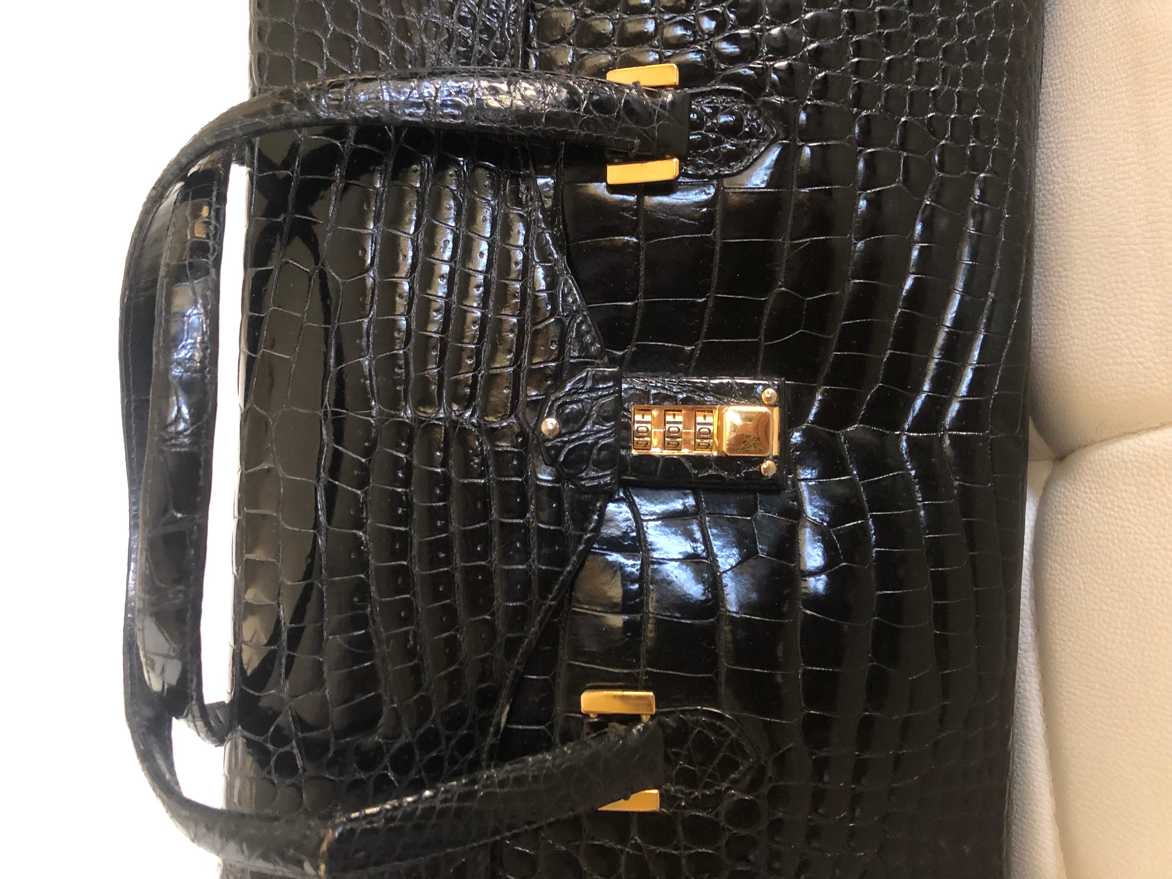 Black Sculptured Leather Handbag w/ Gold Combination Lock Alligator Look Italy 4