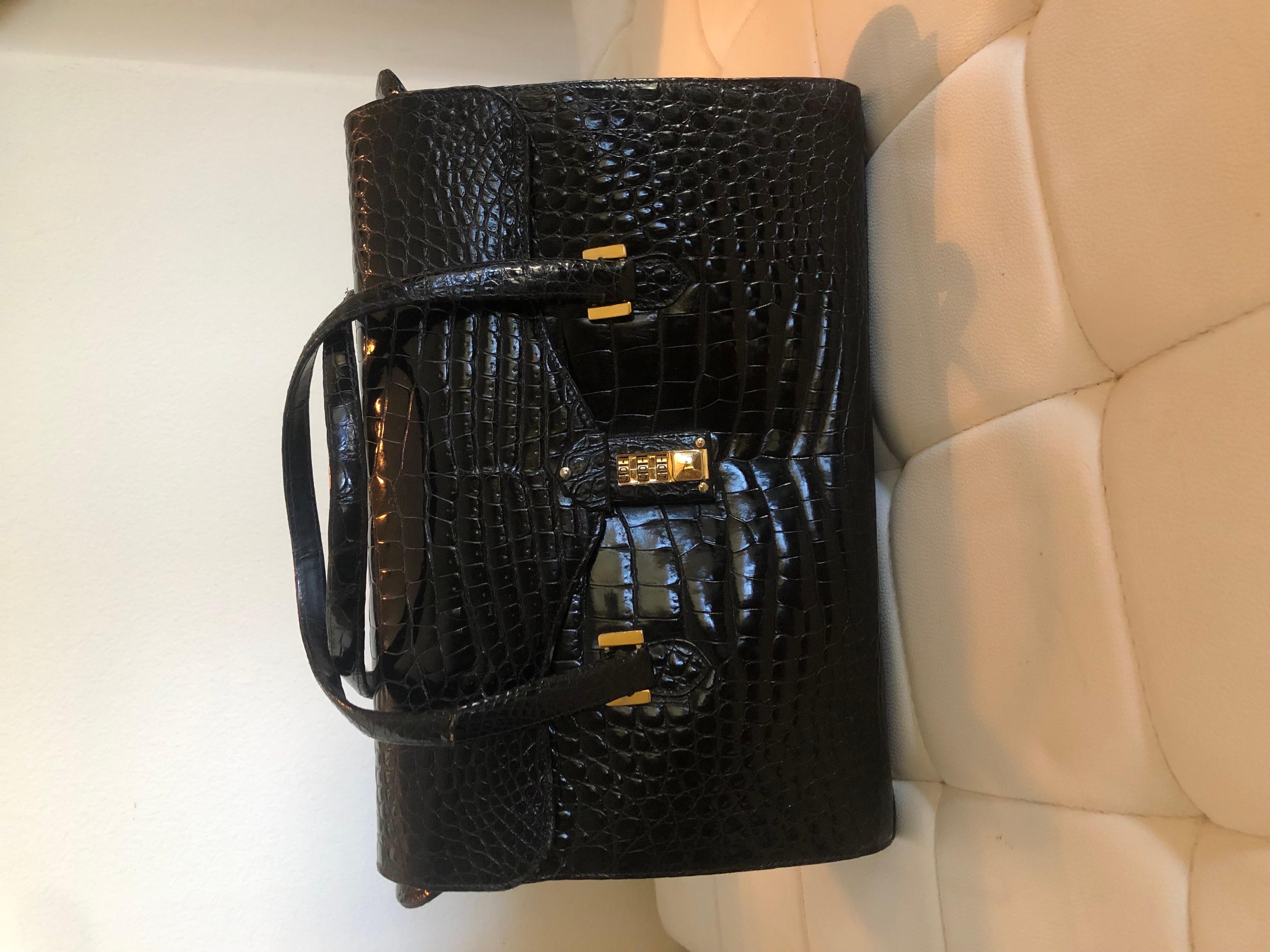 Black Sculptured Leather Handbag w/ Gold Combination Lock Alligator Look Italy 6