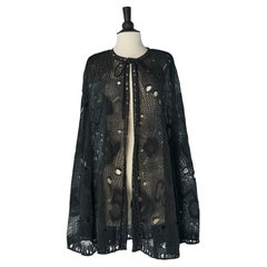 Mantella nera trasparente all'uncinetto con motivo Chanel