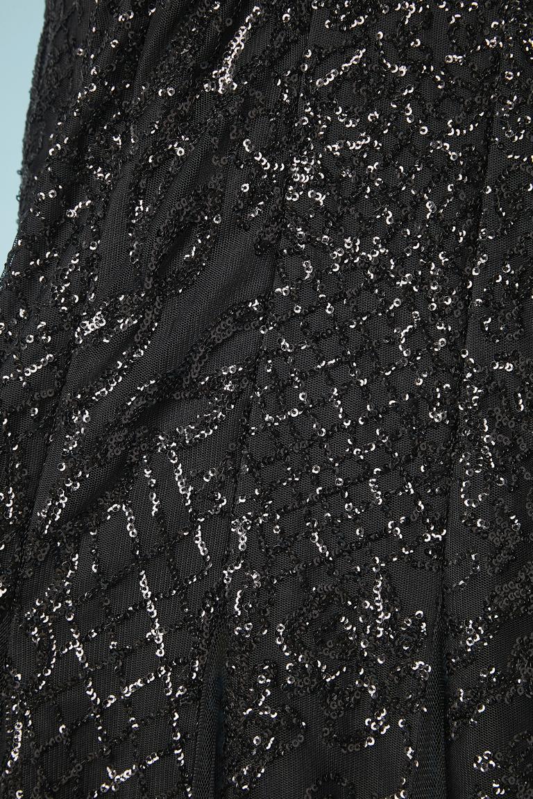 Schwarzes durchsichtiges Abendkleid mit Paillettenbesticktem Gai Mattiolo rotem Teppich  im Angebot 2