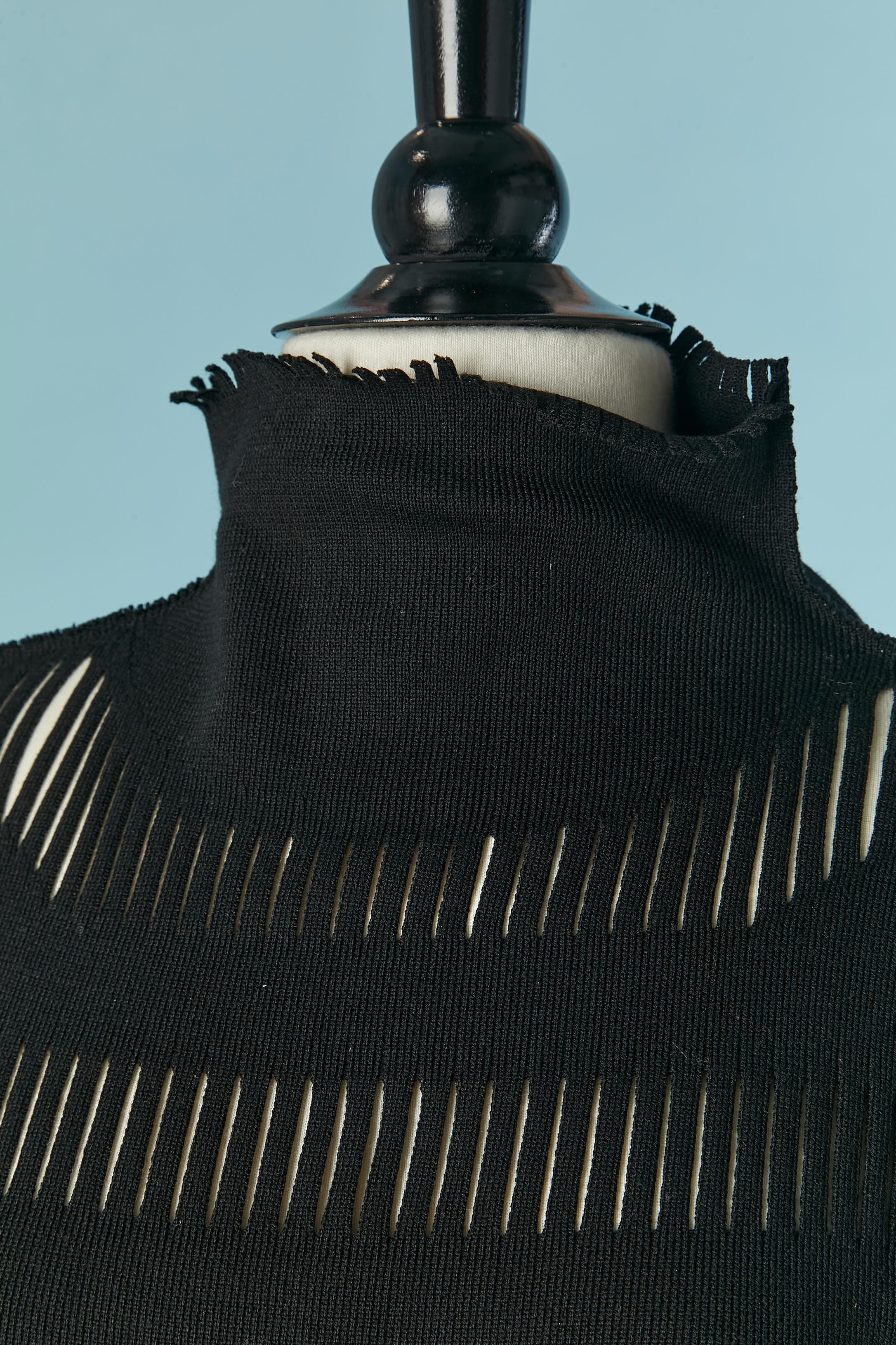 Abito senza maniche in jersey nero trasparente. 
Composizione del tessuto: 55% cotone, 45% nylon. 
TAGLIA 2 sull'etichetta, ma si adatta a M e L. 