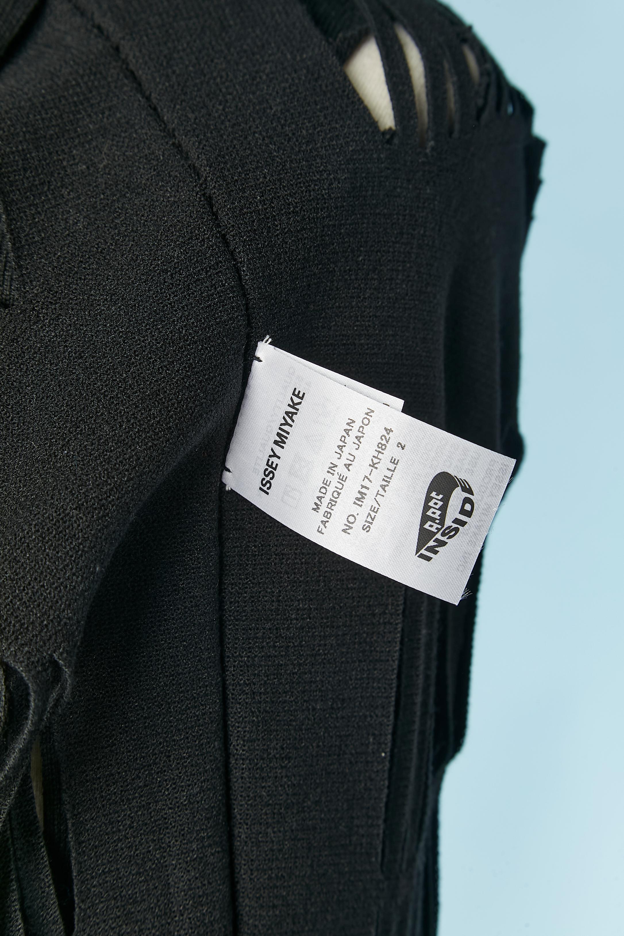 Abito senza maniche in jersey nero trasparente ISSEY MIYAKE in vendita 2