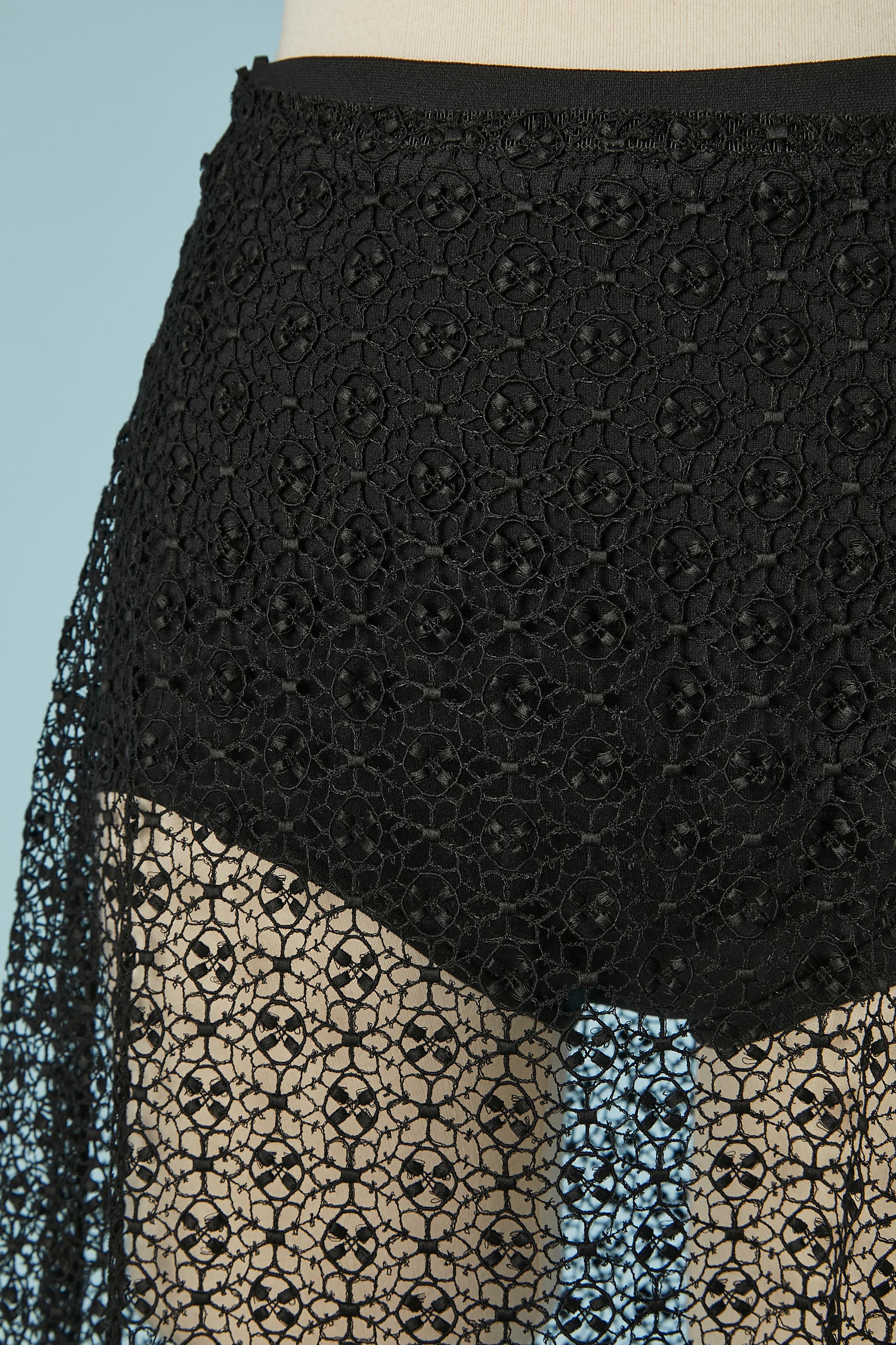 Falda negra de encaje transparente con braguita negra debajo. Cierre con cremallera y corchete en el lado izquierdo. 
TALLA 38 (Fr) M 