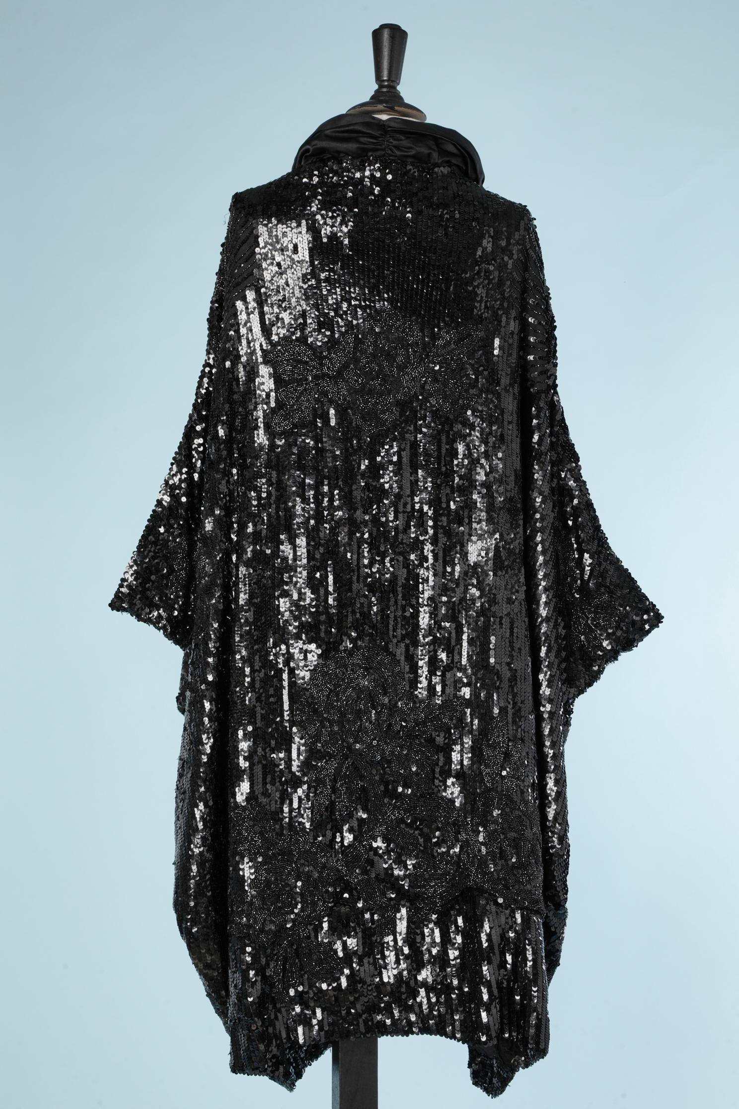 Women's Black sequin and beads Opéra coat with raw silk lining and bow  For Sale