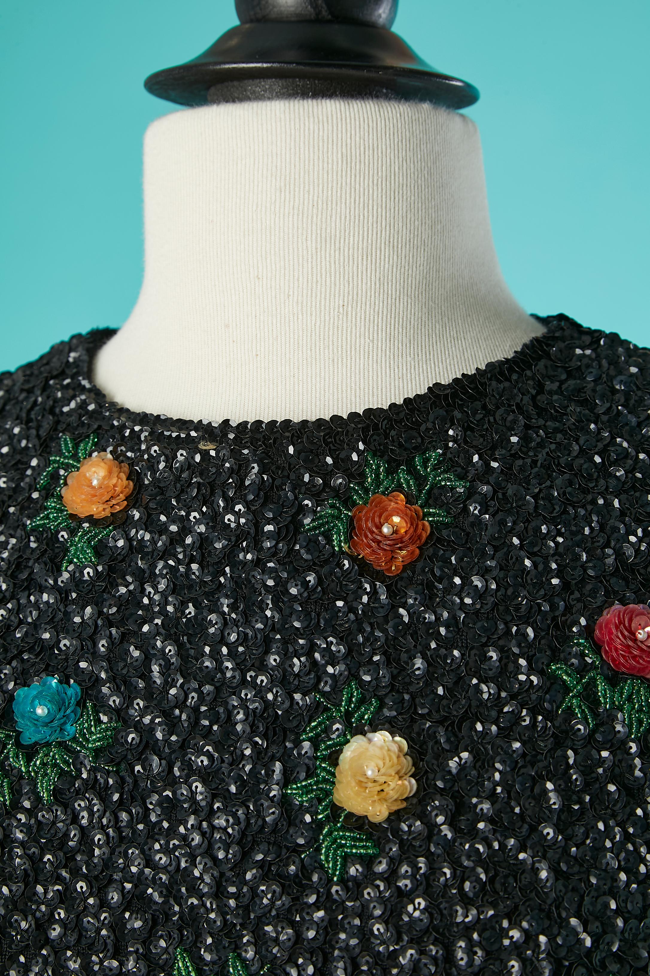 Black sequin and beads sleeveless top. Acetate or rayon lining. Zip closure on the middle back. 2 short split on both side with hook&eye closure.
SIZE M 
