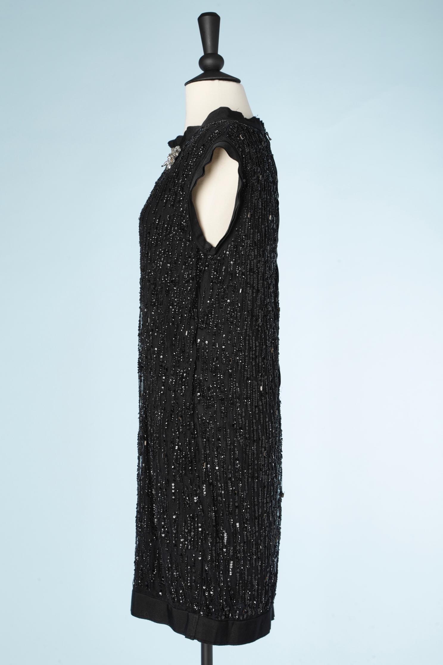 Robe à sequins noire sur socle en tulle et broches en strass Lanvin d'Alber Elbaz en vente 1