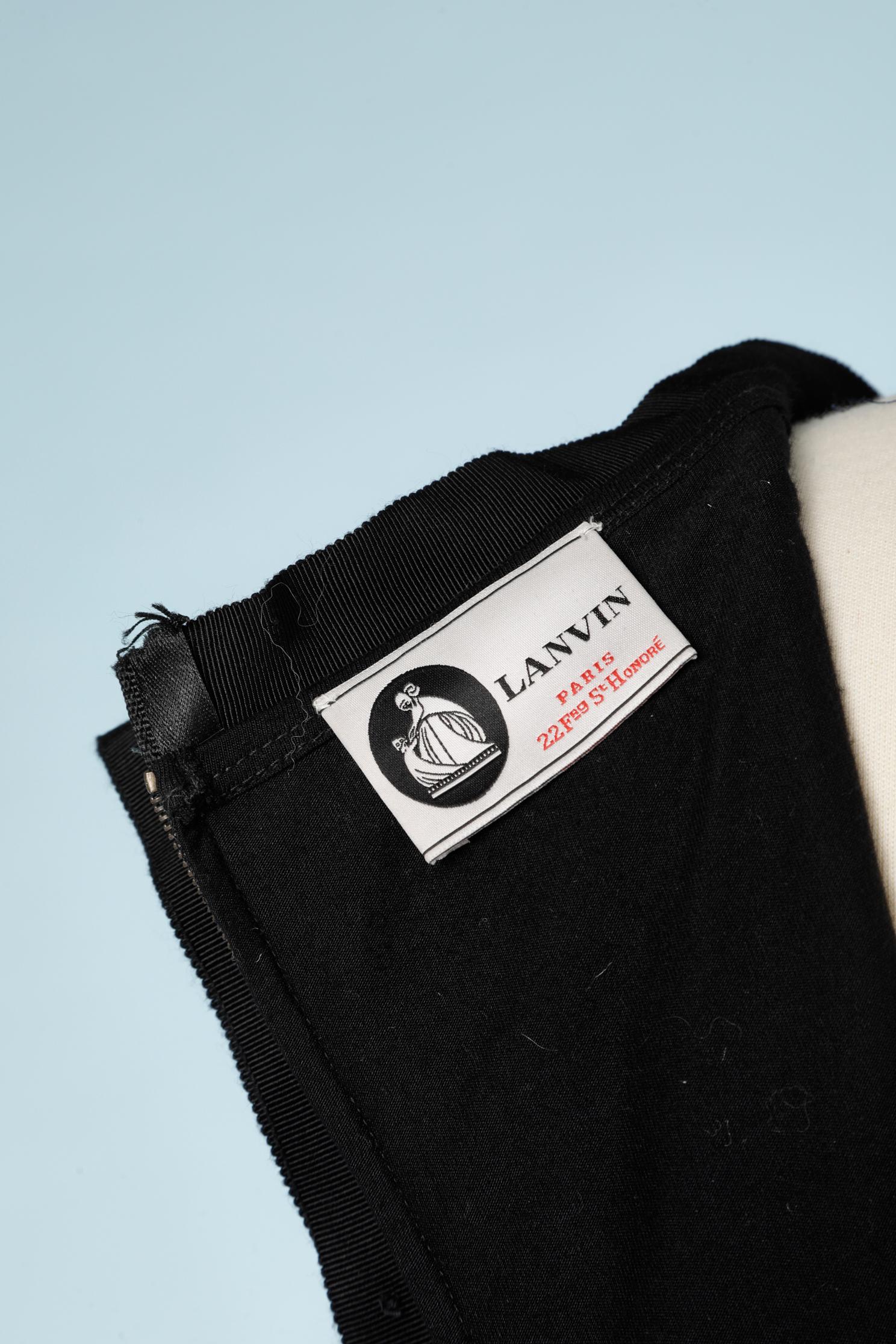 Schwarzes Paillettenkleid auf einem Sockel aus Tüll und Strassbroschen Lanvin by Alber Elbaz im Angebot 4