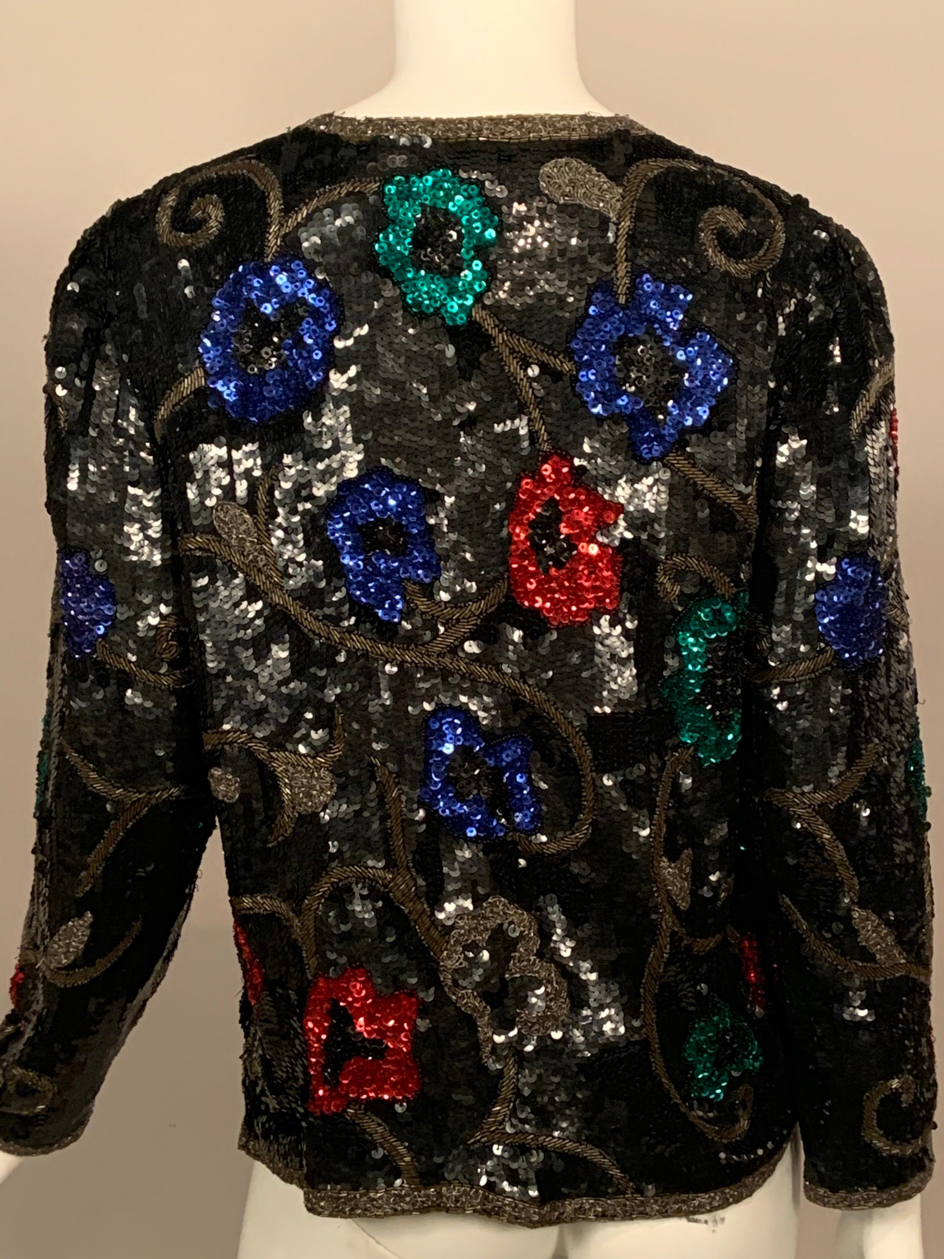 Chaqueta de lentejuelas negras con adornos de flores de colores y enredaderas 4