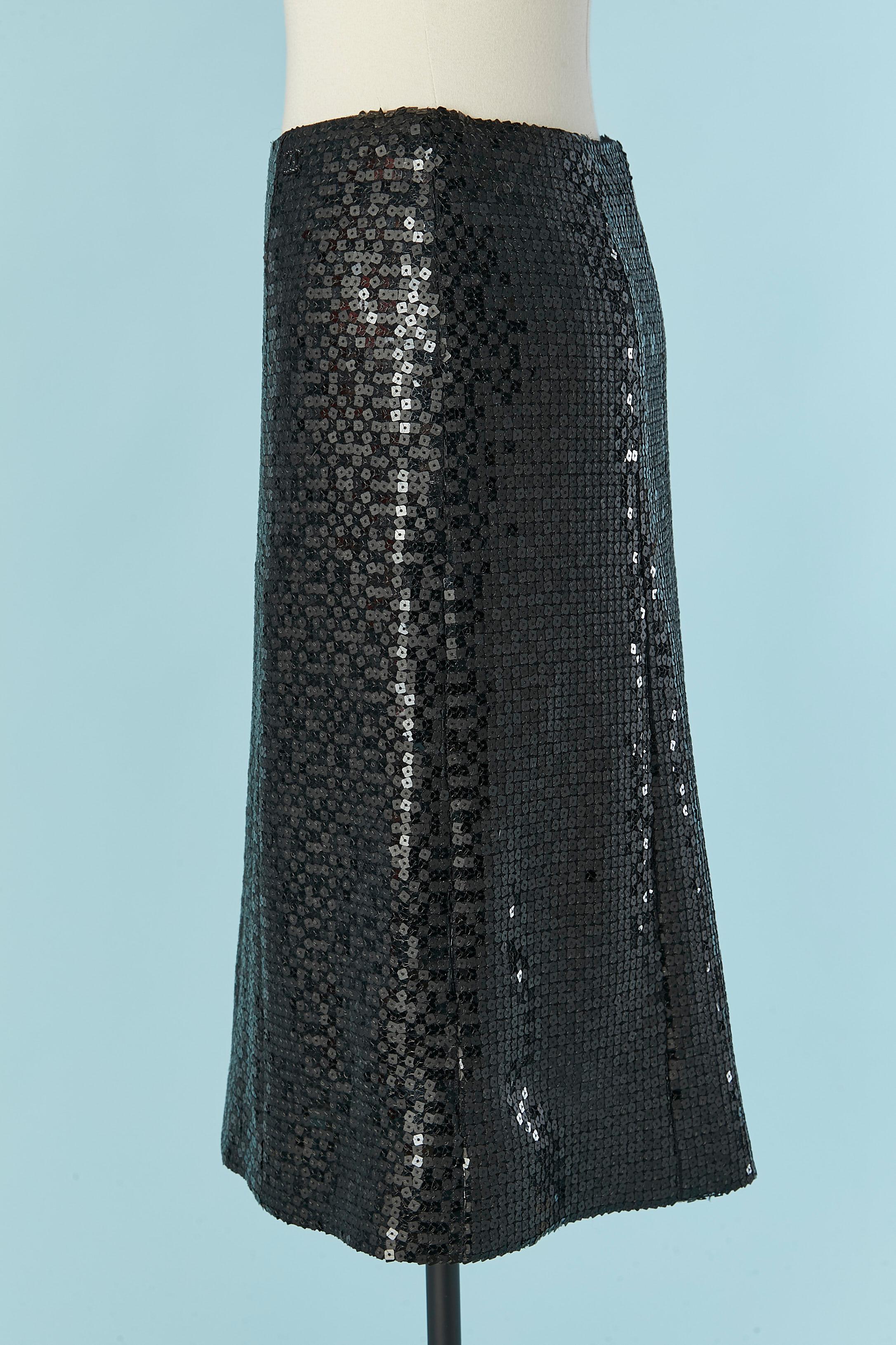 Jupe à paillettes noires CHANEL FW 2002 Excellent état - En vente à Saint-Ouen-Sur-Seine, FR