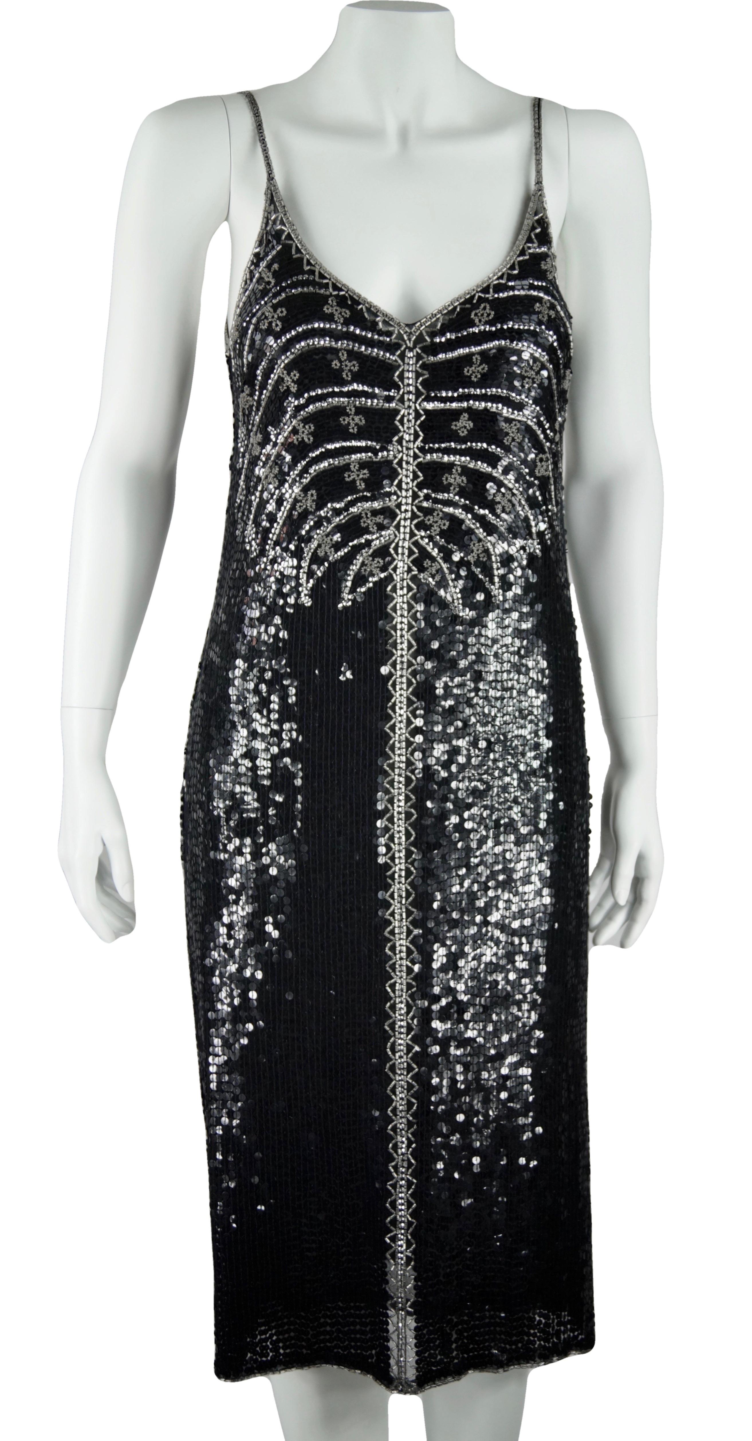 Vintage black and silver sequins and pearls dress by  italian Carla Carini designer in 80s.
Sliding sheath dress with thin straps.
Embroidered with black sequins and silver beads on a black silk base.
Size M
Made in Italy
Flat measures:
Length cm.