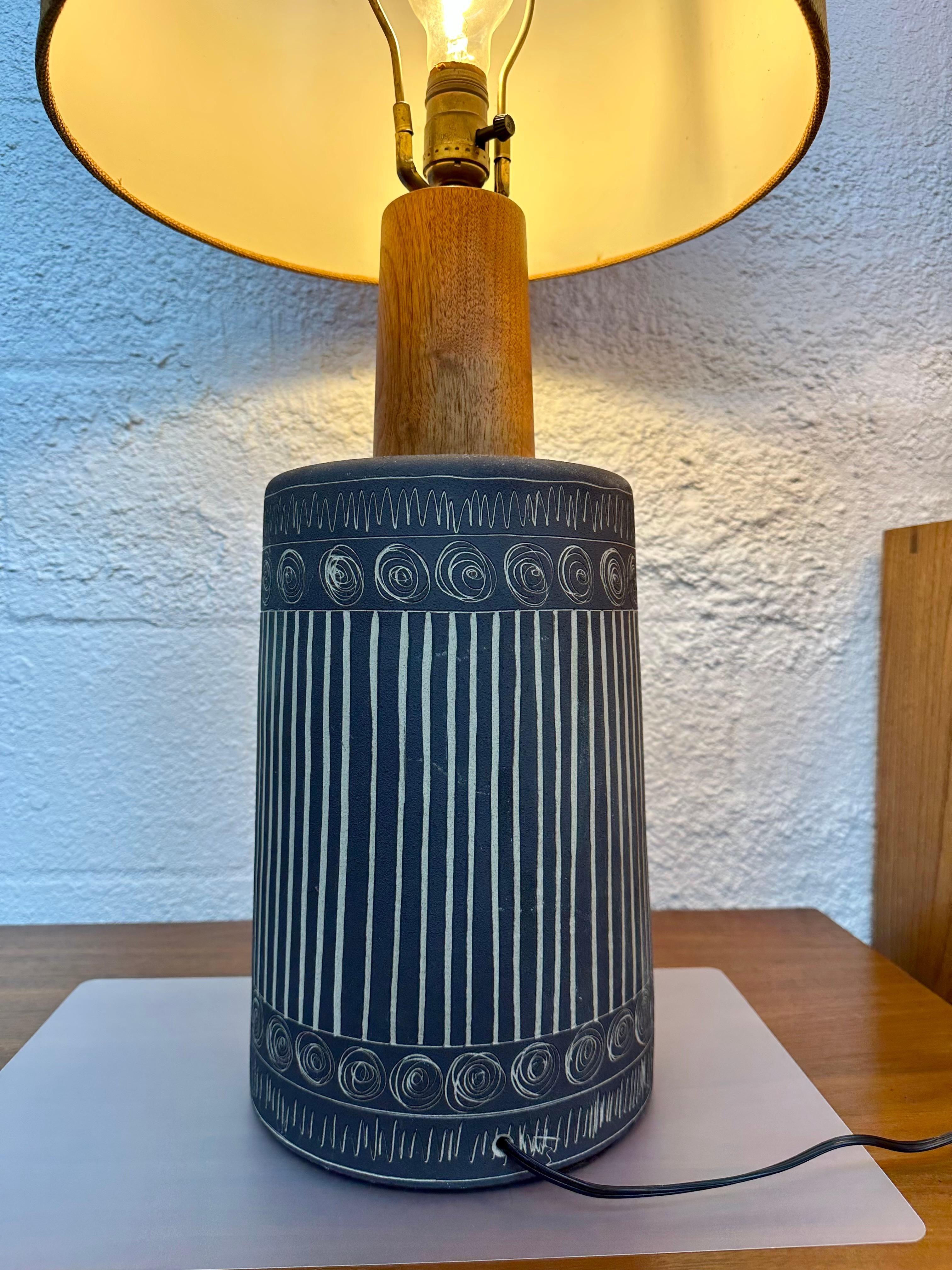 Mid-Century Modern Black Sgraffito Jane and Gordon Martz Studio Ceramic Table Lamp For Sale