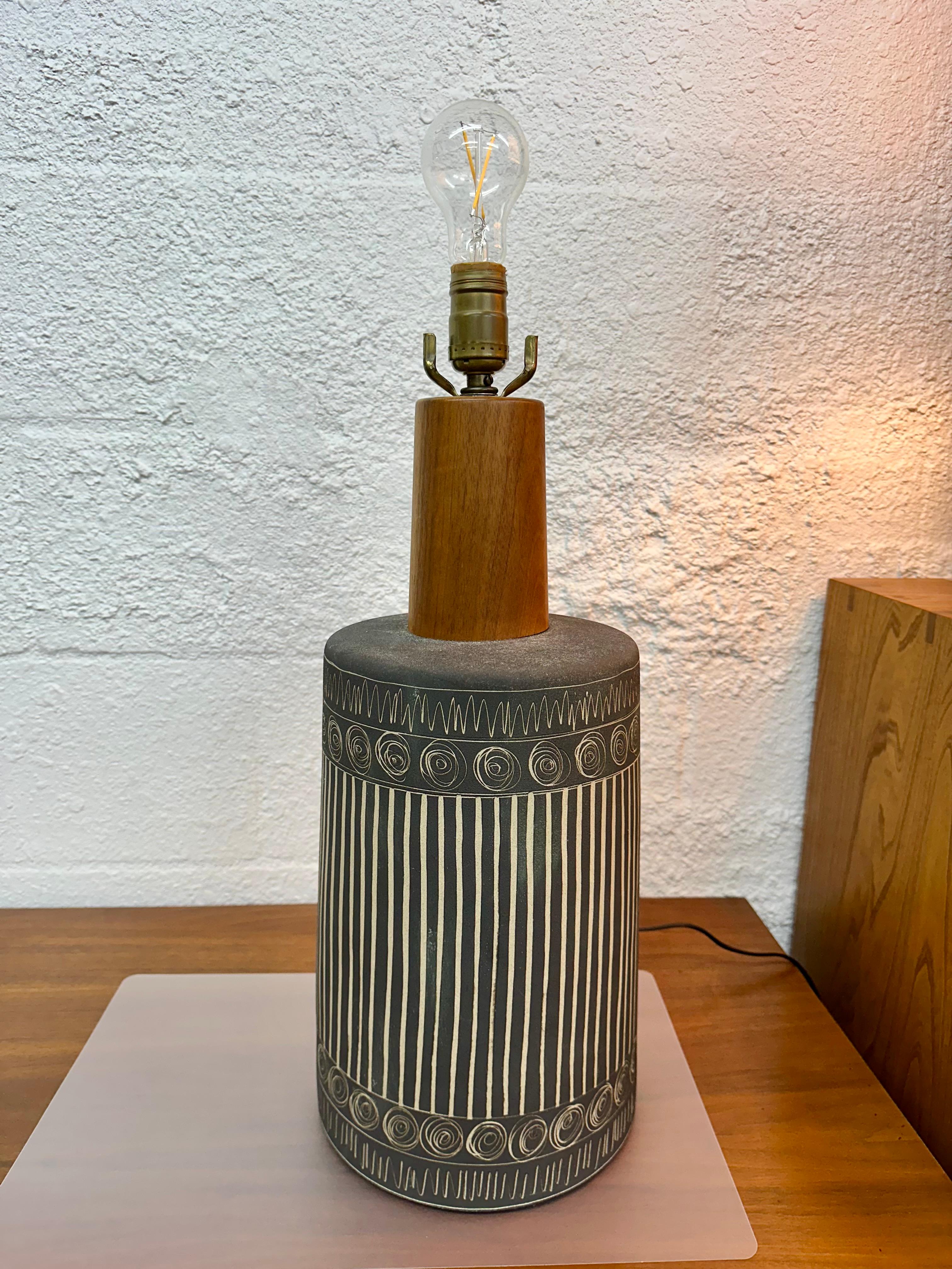 American Black Sgraffito Jane and Gordon Martz Studio Ceramic Table Lamp For Sale