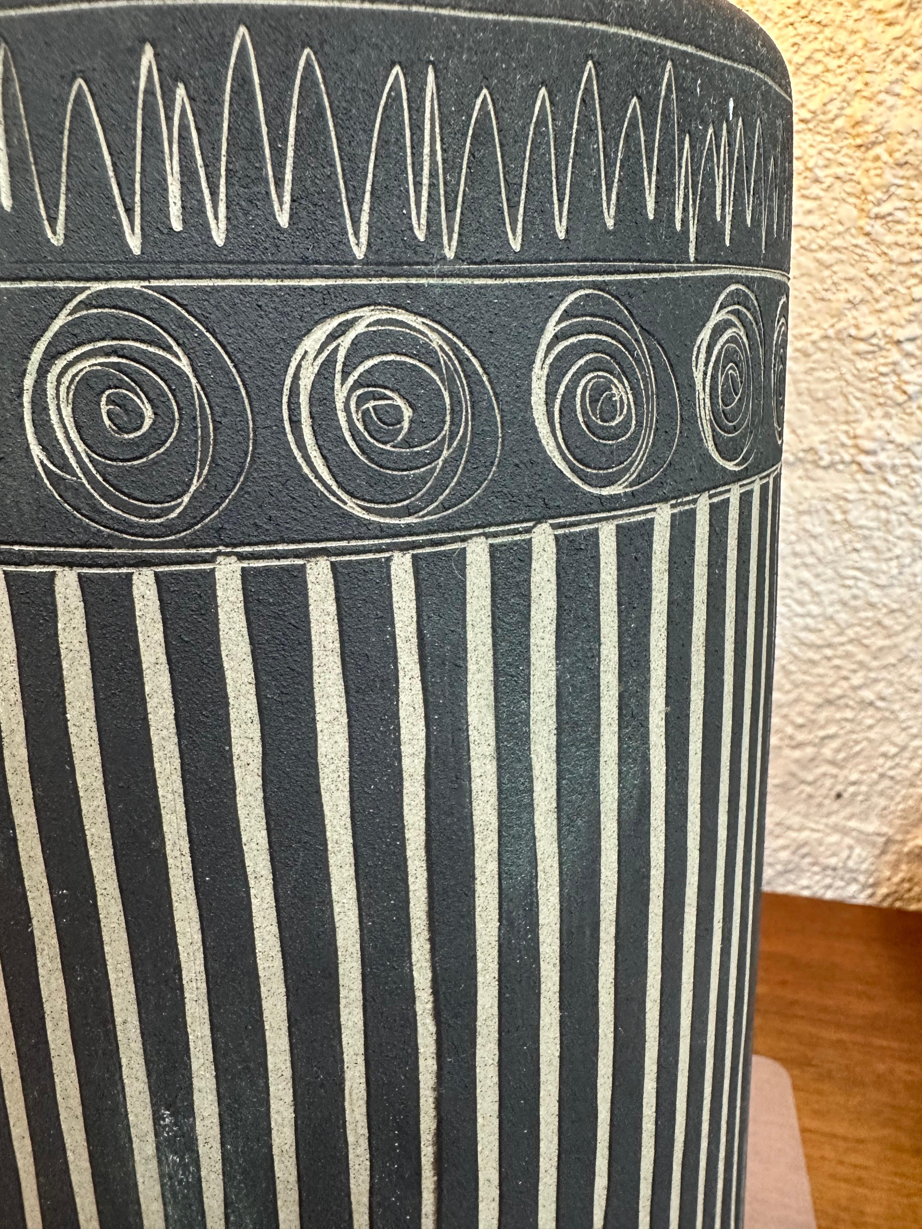 Black Sgraffito Jane and Gordon Martz Studio Ceramic Table Lamp In Good Condition For Sale In Lutz, FL