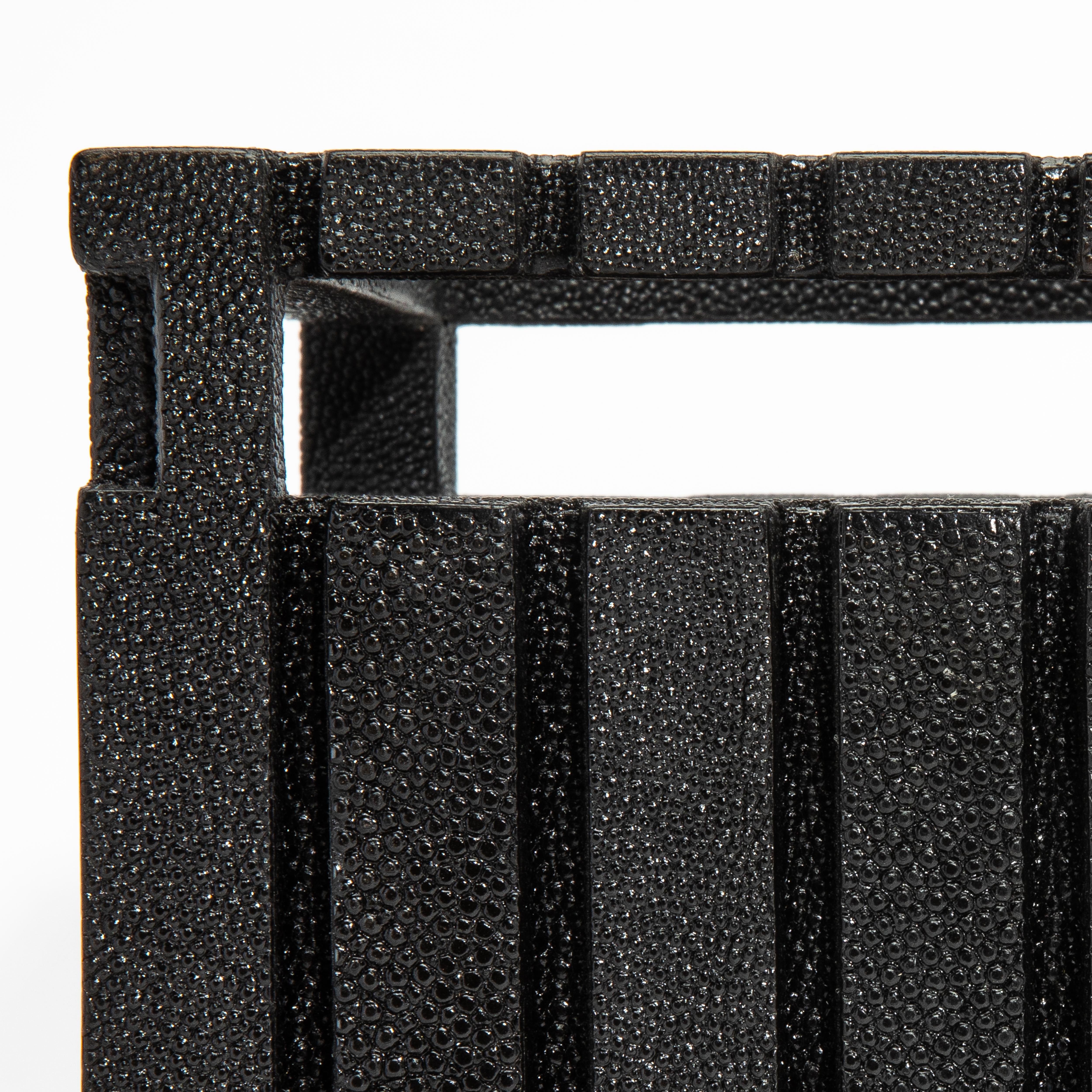 Papelera con detalle de piel de zapa negra by R & Y Augousti Filipino en venta