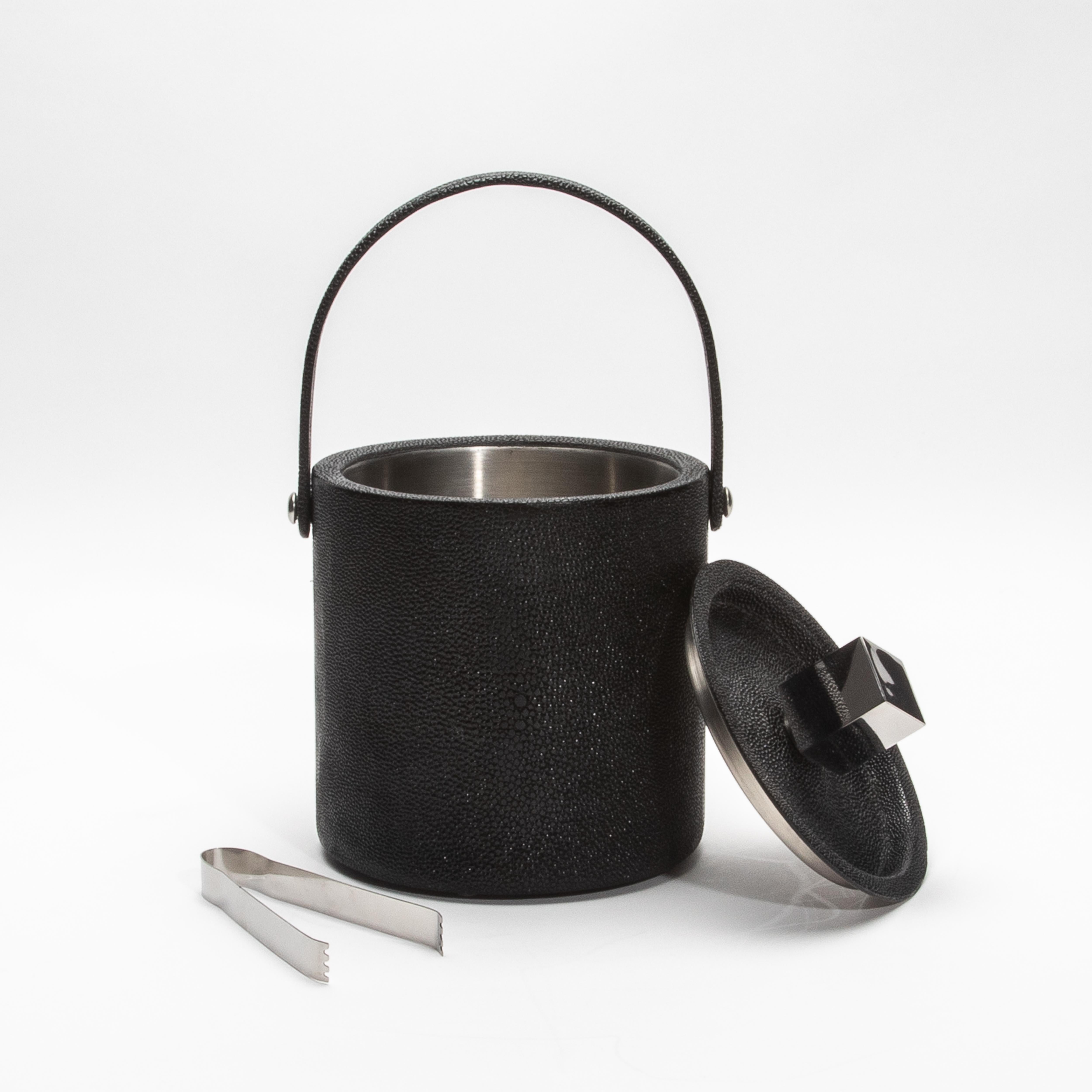 Cubitera de piel de zapa negra con detalle de acero inoxidable by KIFU Paris Moderno en venta