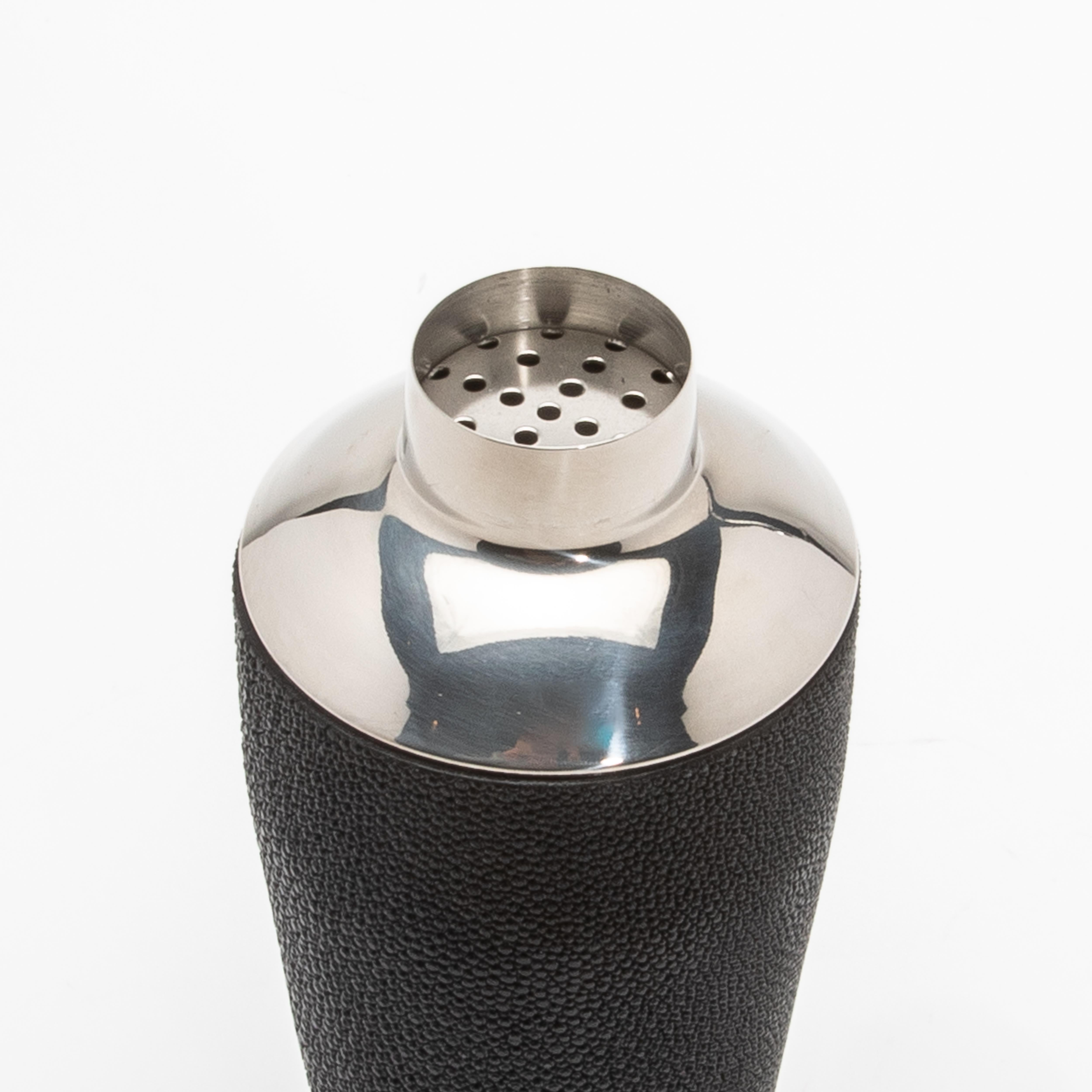 Coctelera de piel de zapa negra con detalle de acero inoxidable by KIFU Paris en Nuevo estado para la venta en West Hollywood, CA