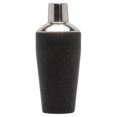 Coctelera de piel de zapa negra con detalle de acero inoxidable by KIFU Paris