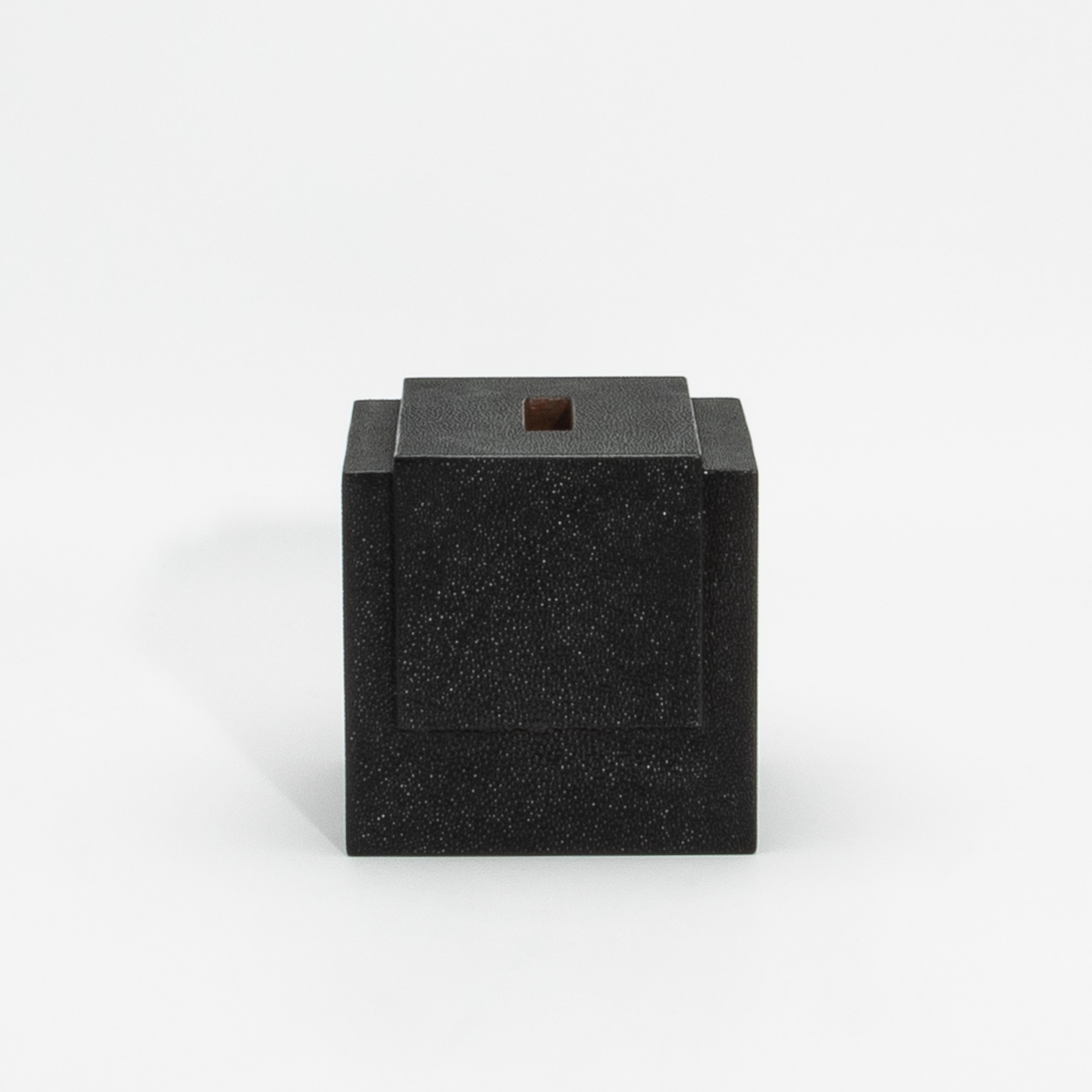 Caja de pañuelos en piel de zapa negra by R & Y Augousti Moderno en venta