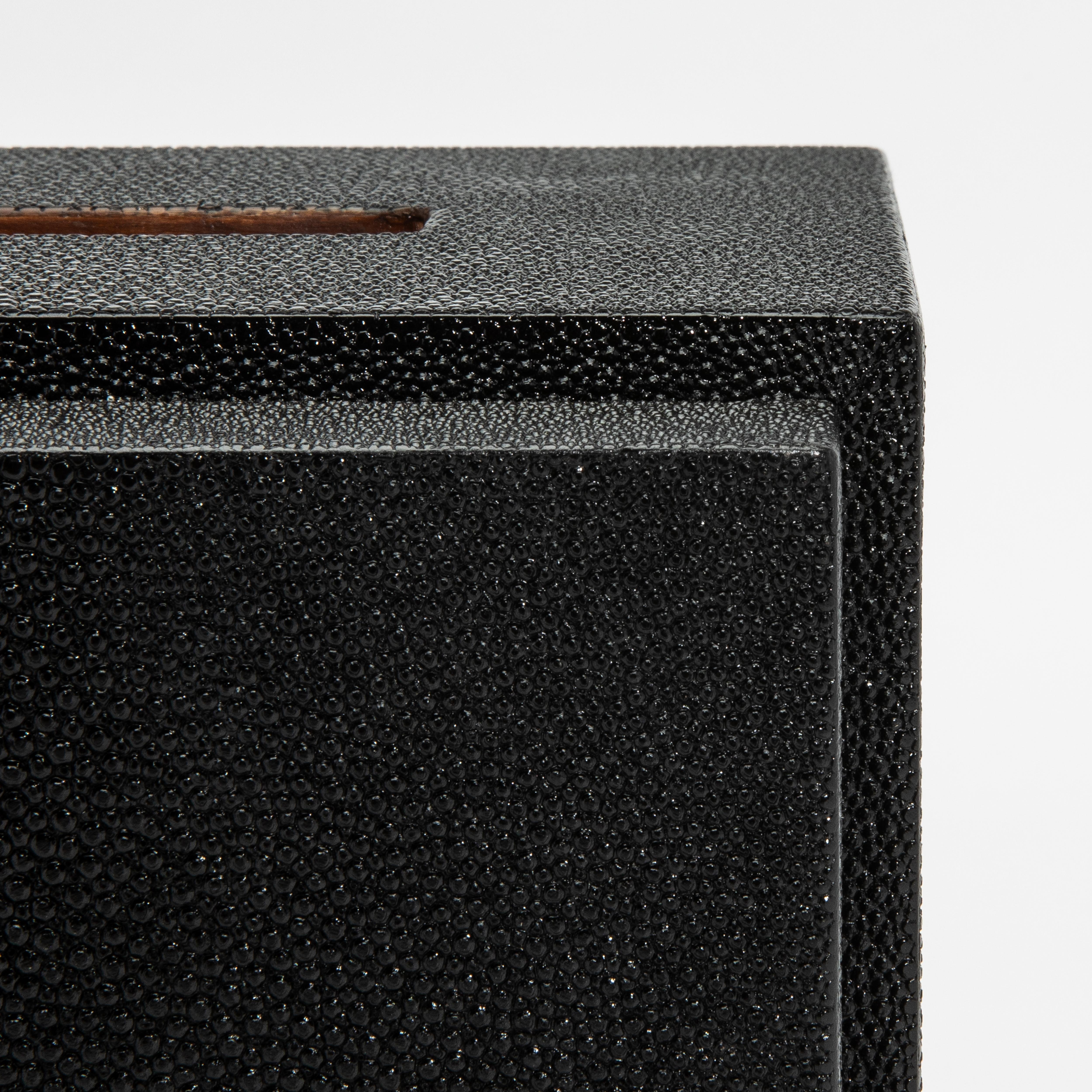 Caja de pañuelos en piel de zapa negra by R & Y Augousti en Nuevo estado para la venta en West Hollywood, CA
