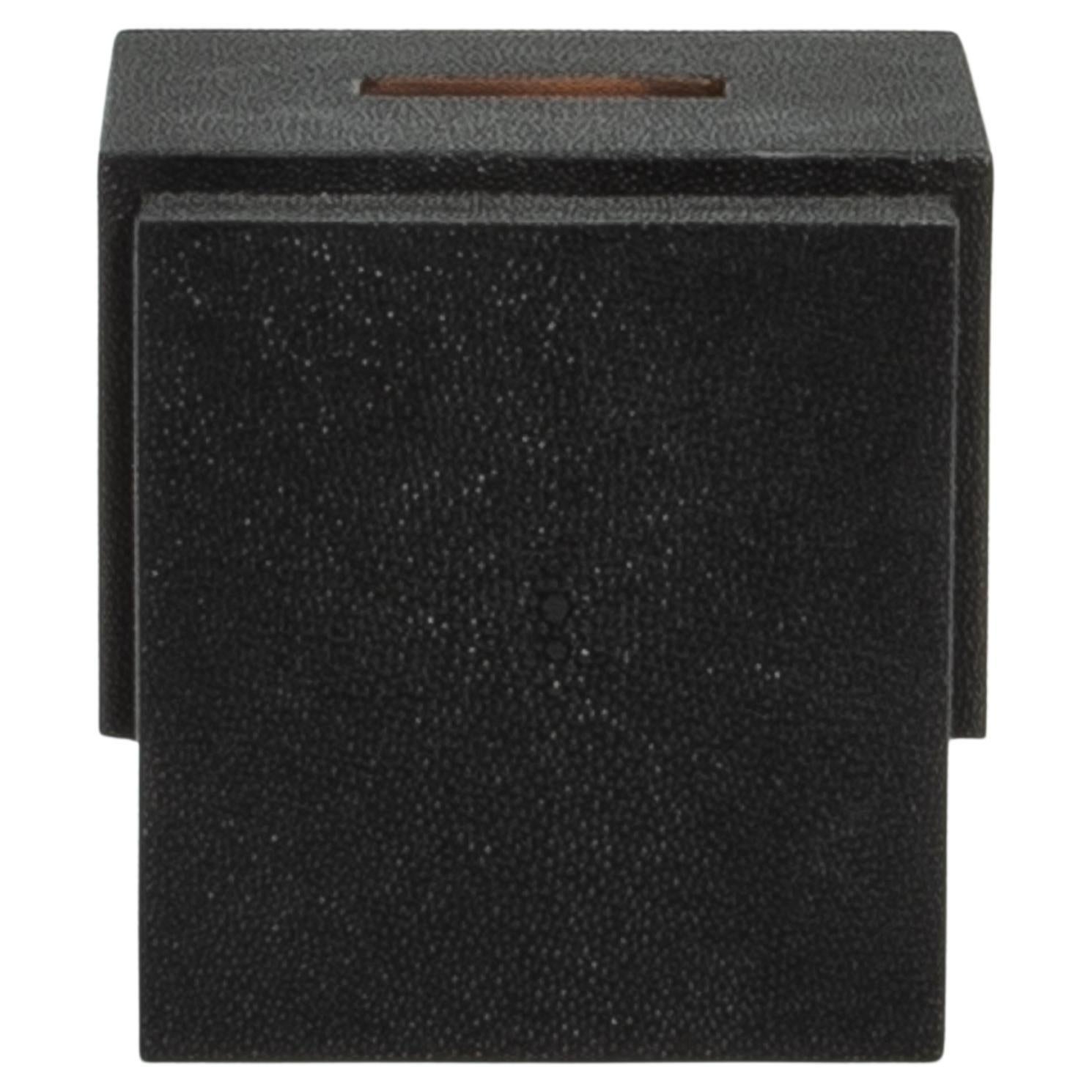 Caja de pañuelos en piel de zapa negra by R & Y Augousti