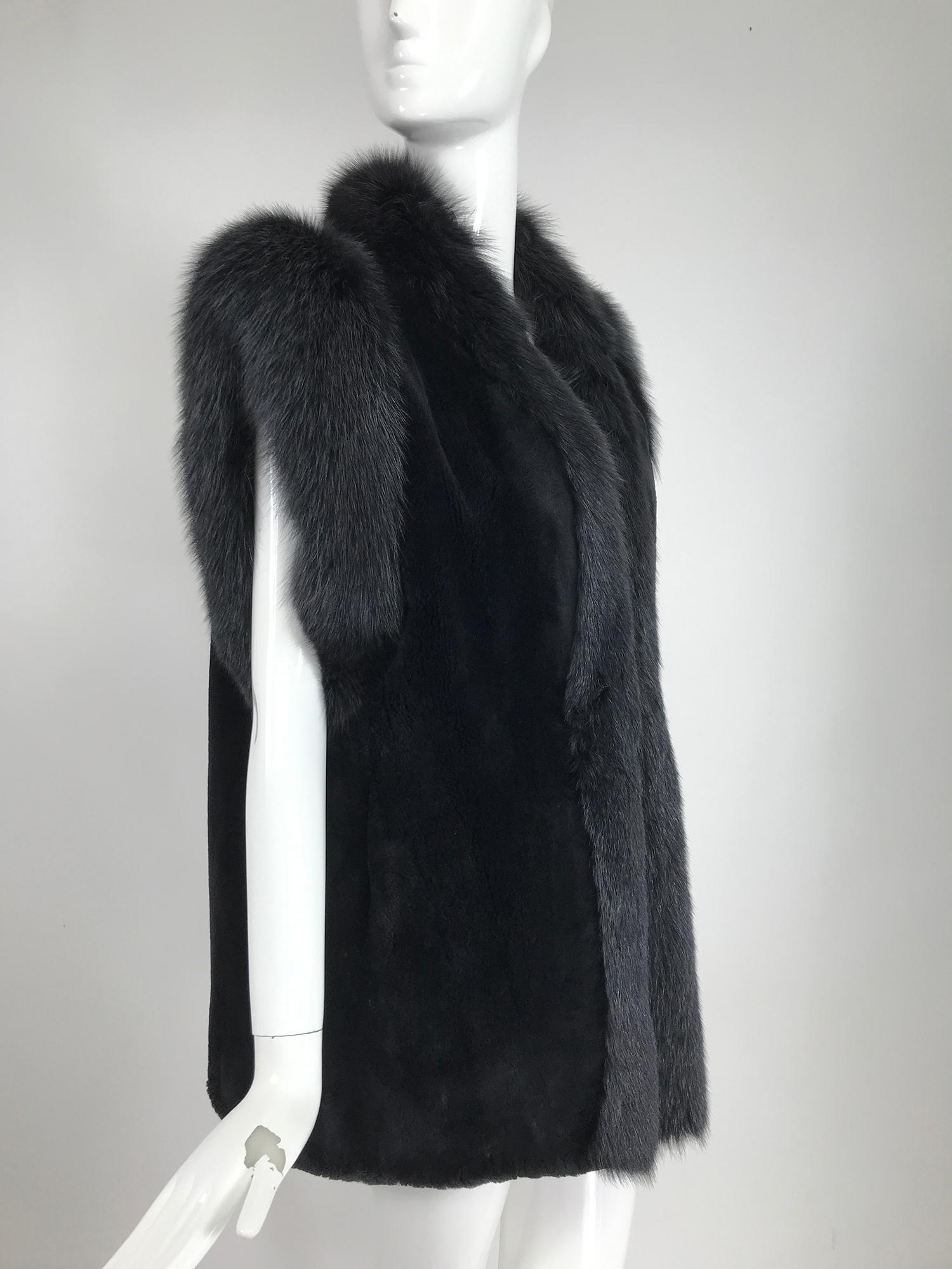 Black Sheared Beaver with Fox Gilet or Vest Vintage 1970s In Good Condition For Sale In West Palm Beach, FL