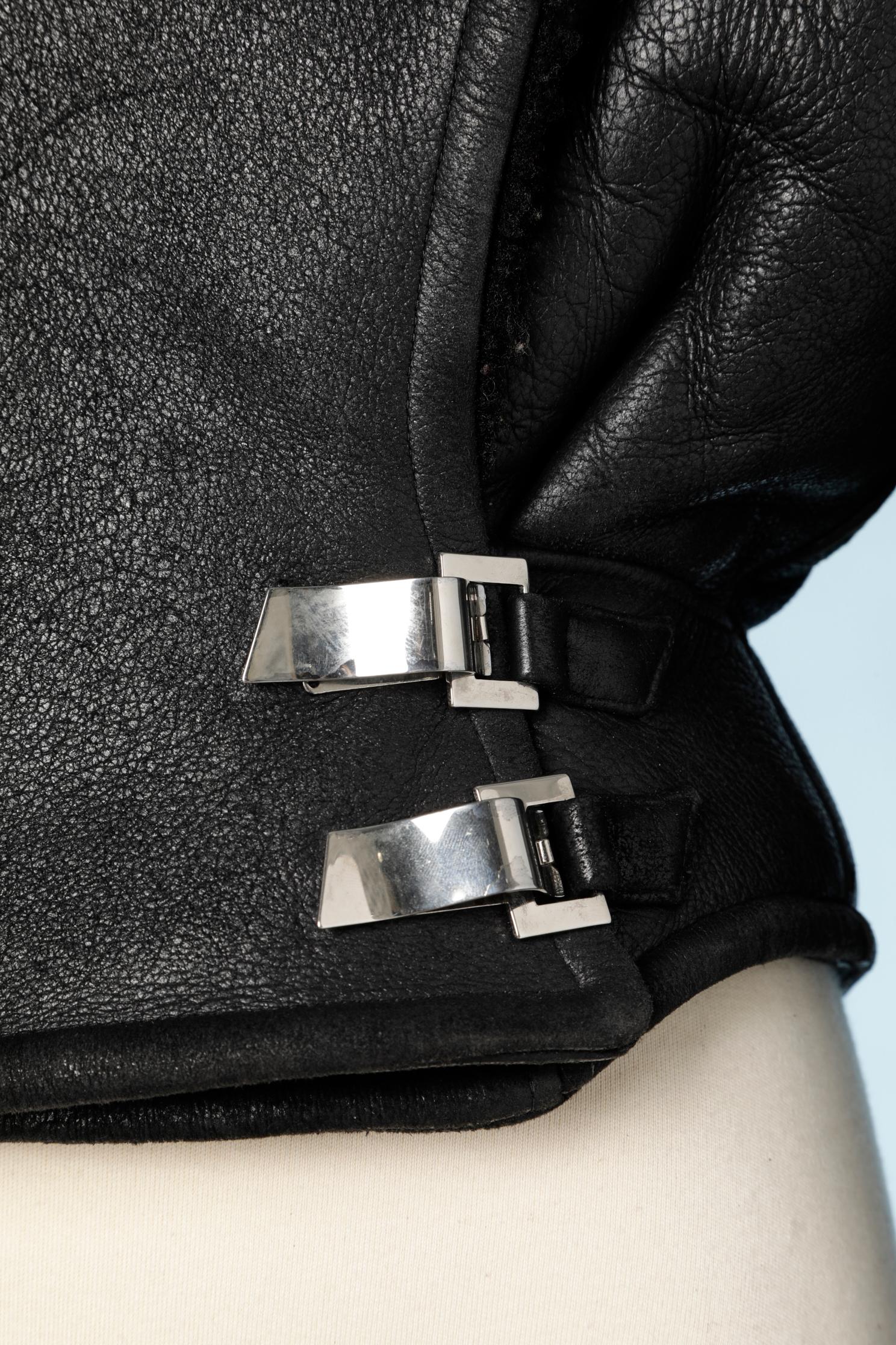 Black shearling perfecto with silver metal buckles ( no size and brand tag)
Size 36/38 ( Fr) 