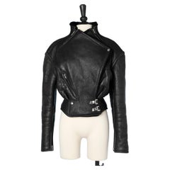 Schwarzes Etuikleid aus schwarzem Shearling mit silbernen Metallschnallen Thierry Mugler