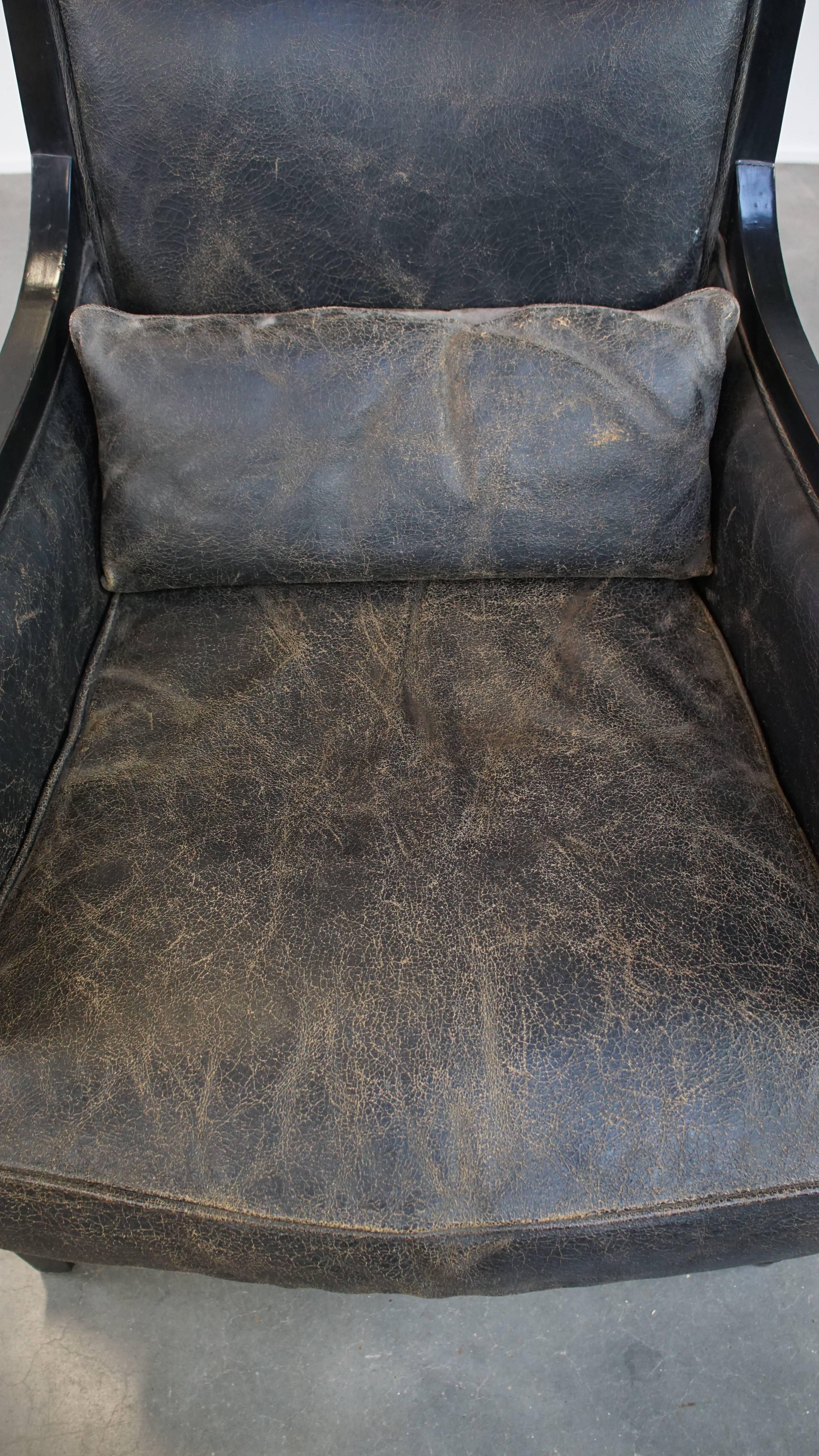 Leather Black cowhide leather and wooden armchair with a timeless Art Deco design For Sale