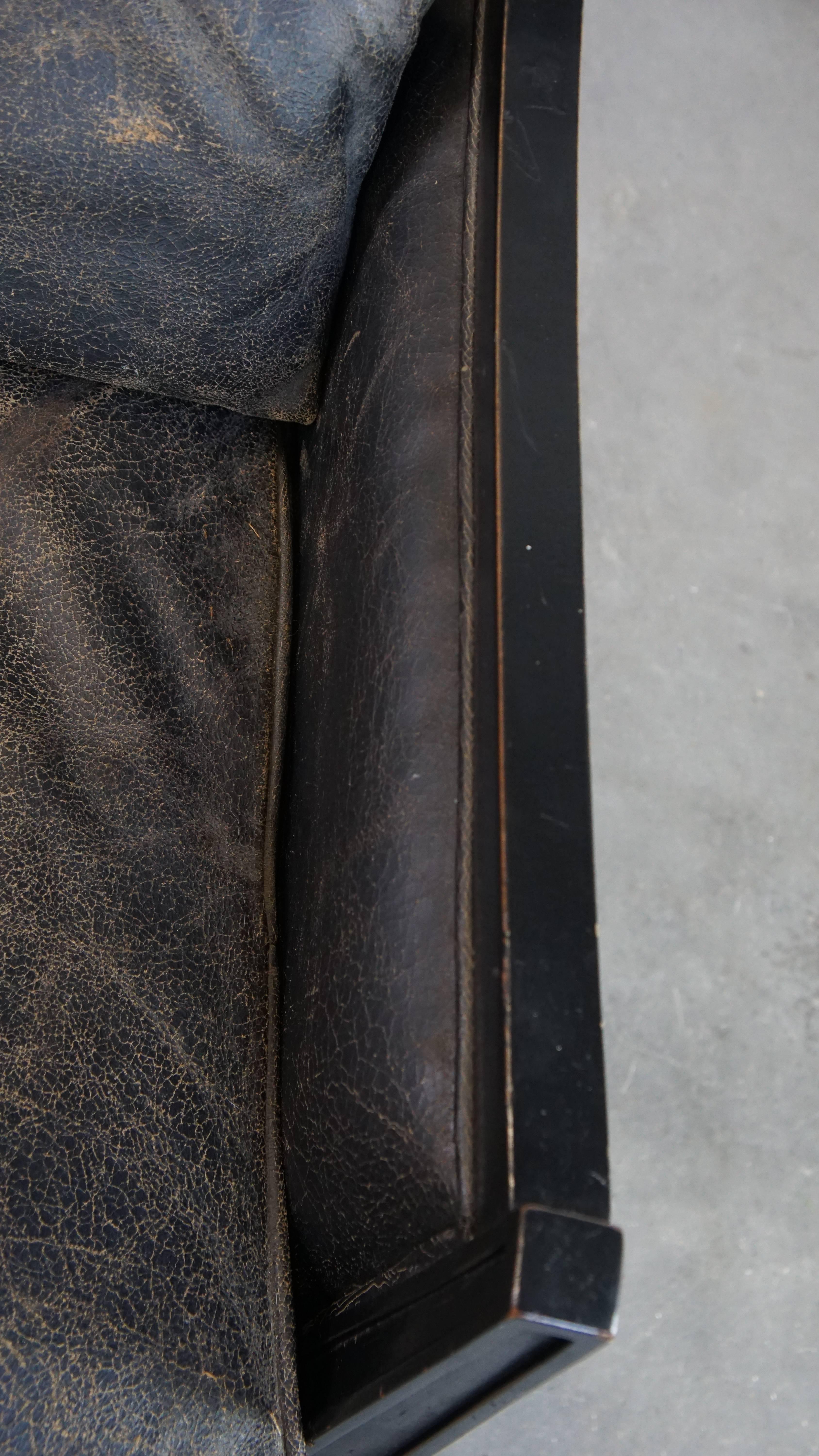 Black cowhide leather and wooden armchair with a timeless Art Deco design For Sale 2