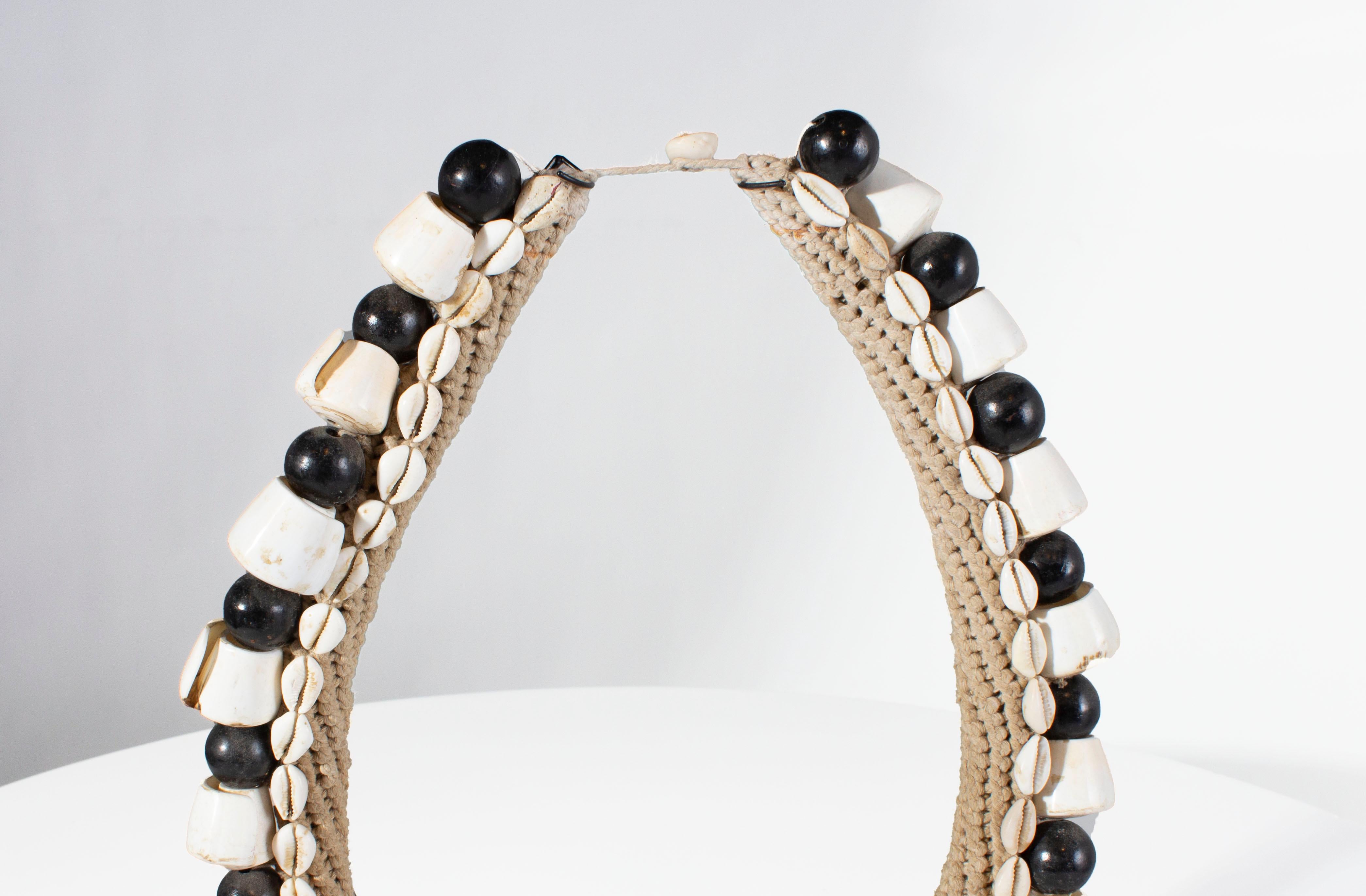 Black Shell Necklace Accessory on Stand In Good Condition For Sale In Dallas, TX