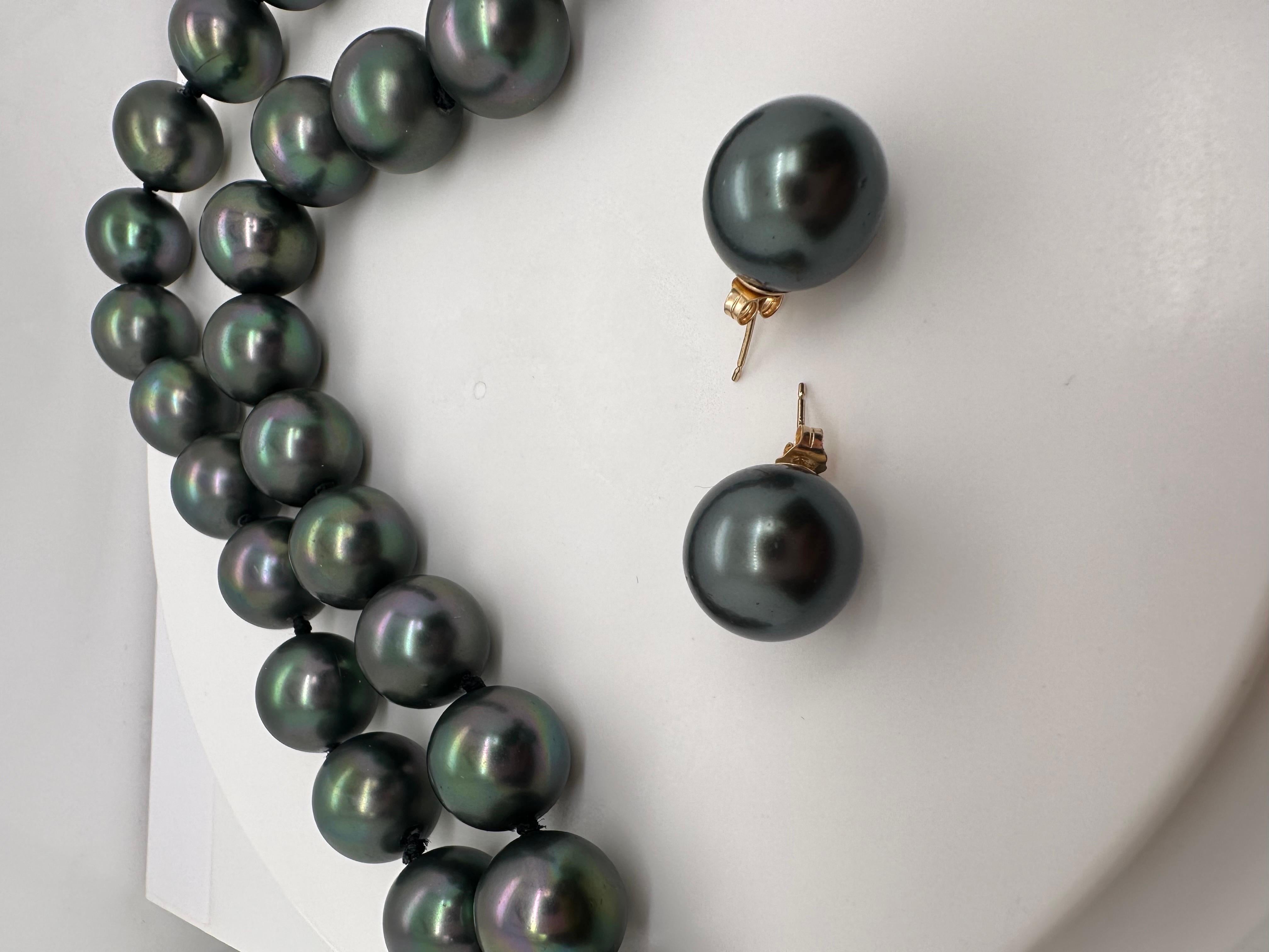 Black Shell pearl 14mm 14 Karat Gold Tahitian color pearls In New Condition For Sale In Boca Raton, FL