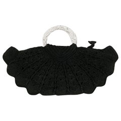 Bolso vintage negro en forma de concha