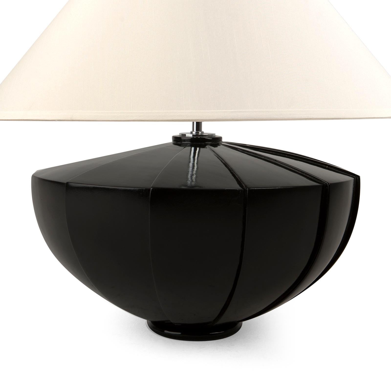 English Black Shell Table Lamp in Solid Mahogany Wood For Sale