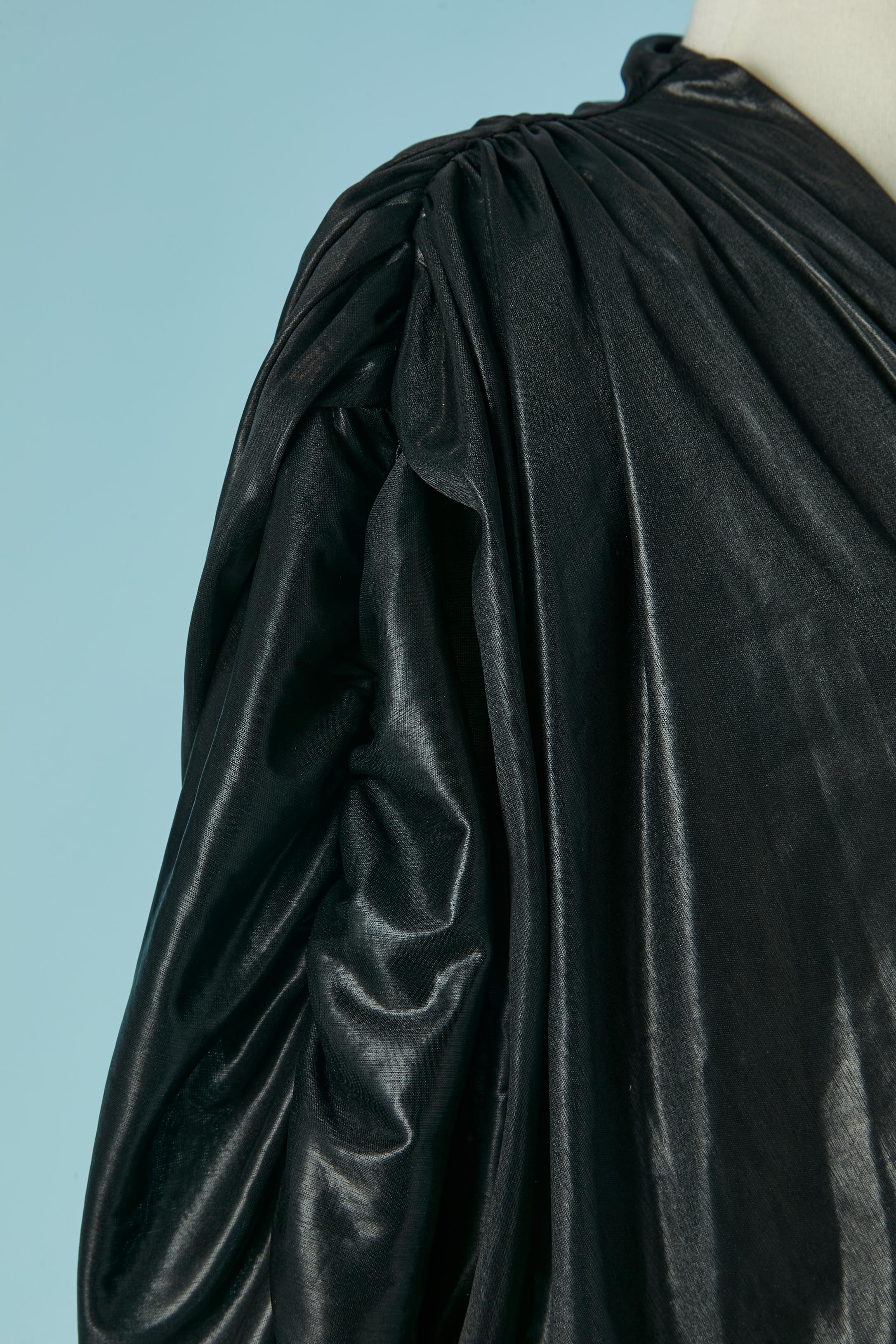 Schwarzes Abendkleid aus glänzendem Jersey YVES SAINT LAURENT Variation im Angebot 1