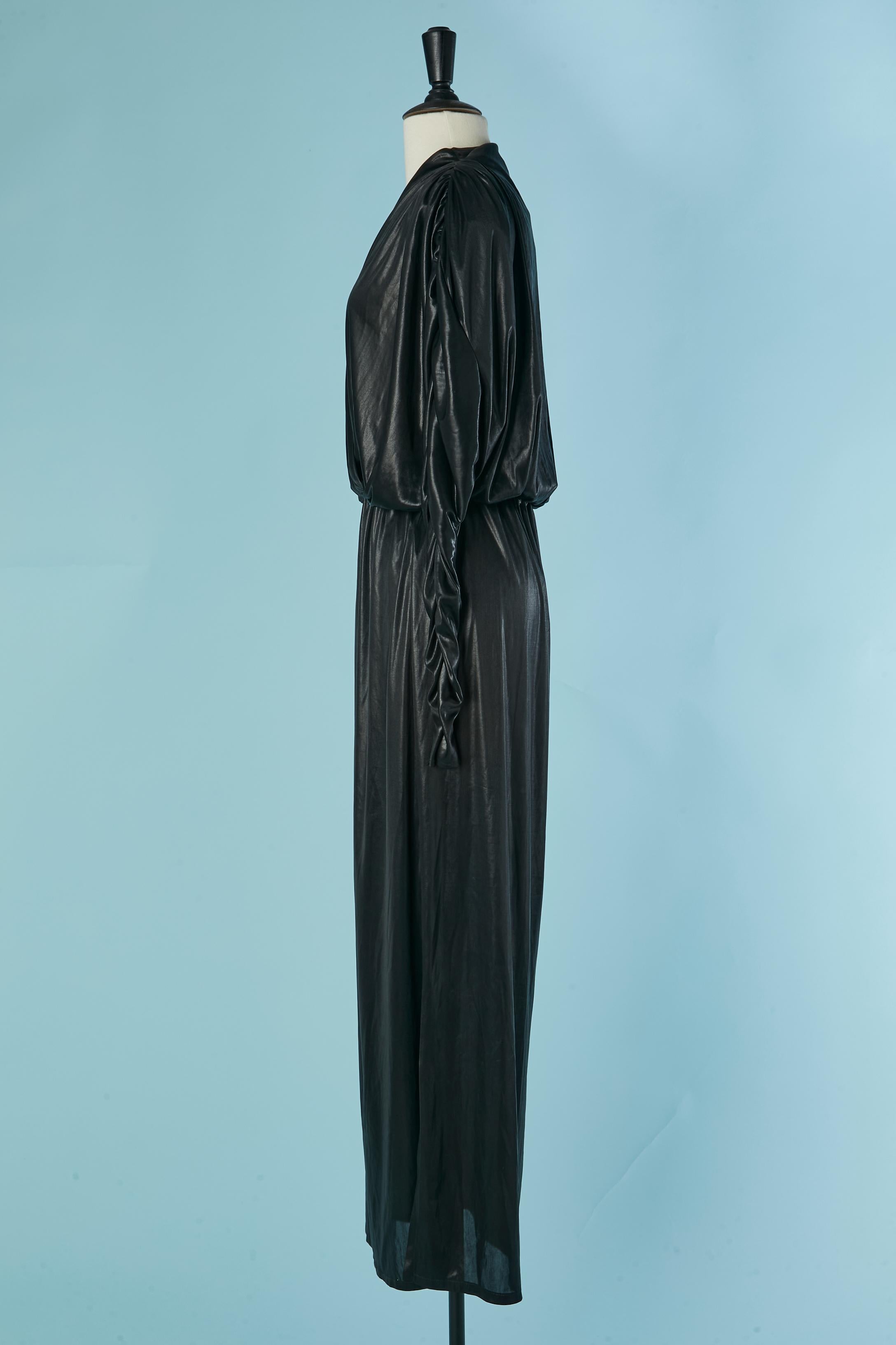 Schwarzes Abendkleid aus glänzendem Jersey YVES SAINT LAURENT Variation im Angebot 2