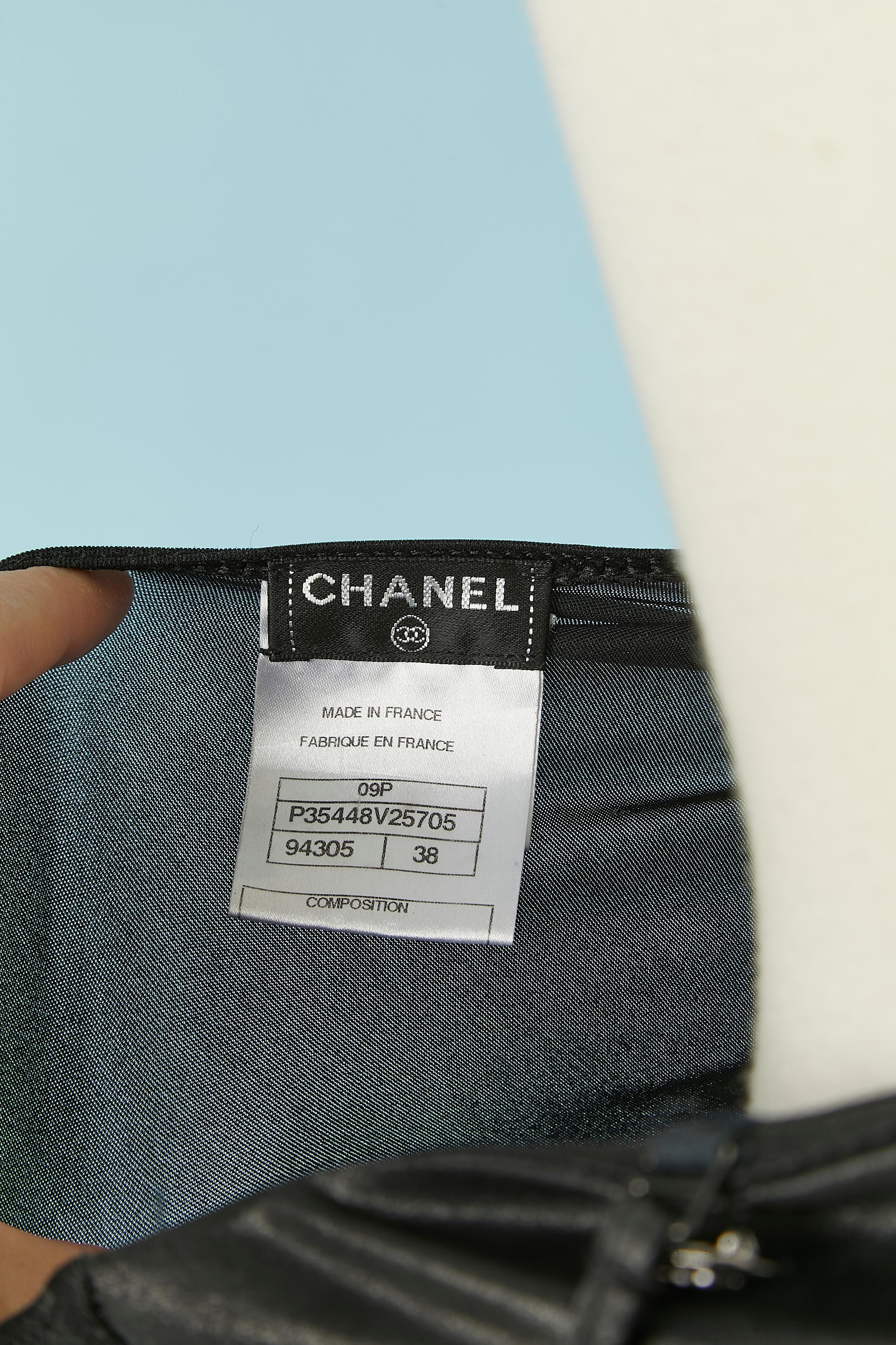 Traje de baño de una pieza negro brillante CHANEL en venta 3