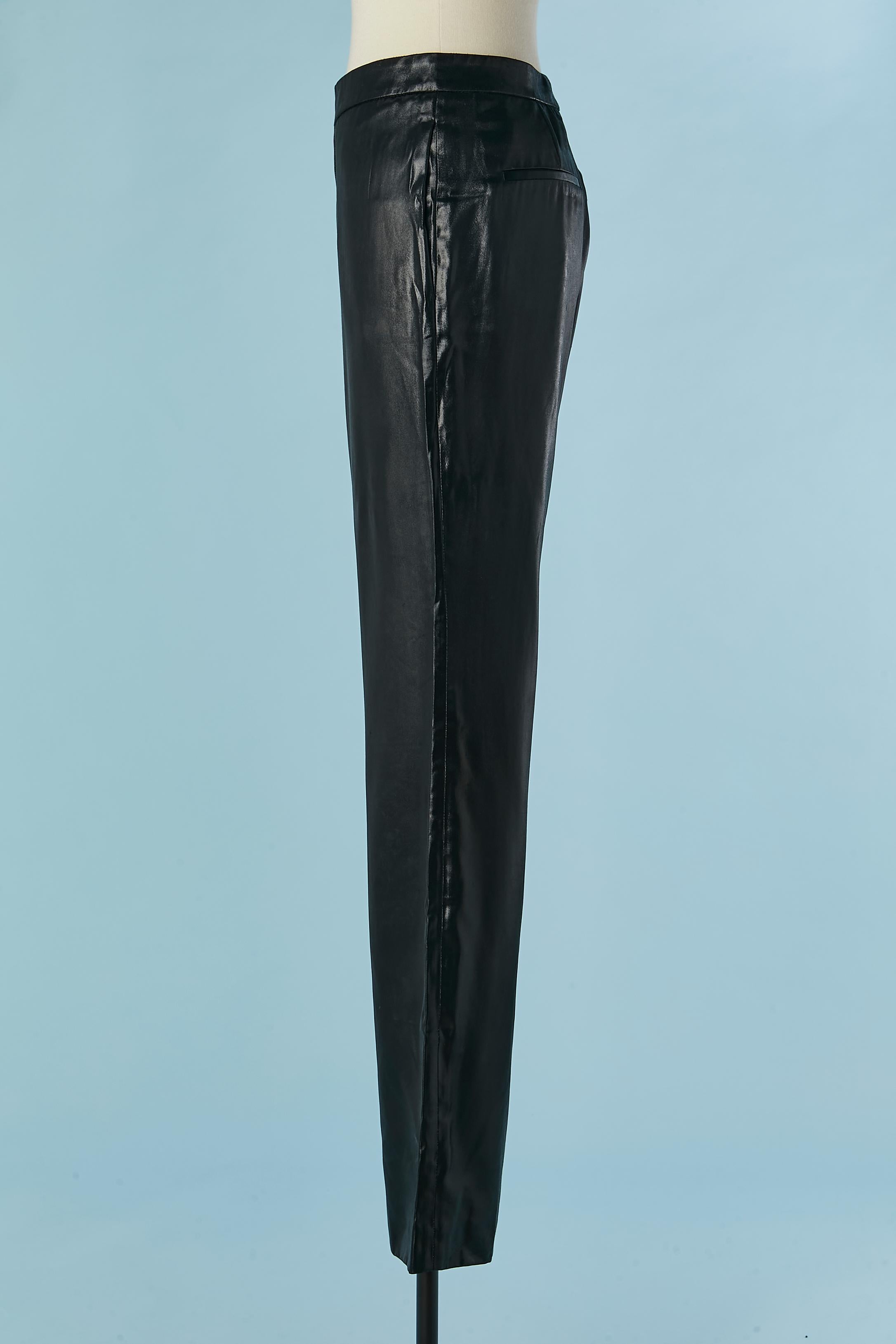 Schwarze, glänzende Satin-Hose mit Rückentaschen von Chanel  im Zustand „Hervorragend“ im Angebot in Saint-Ouen-Sur-Seine, FR