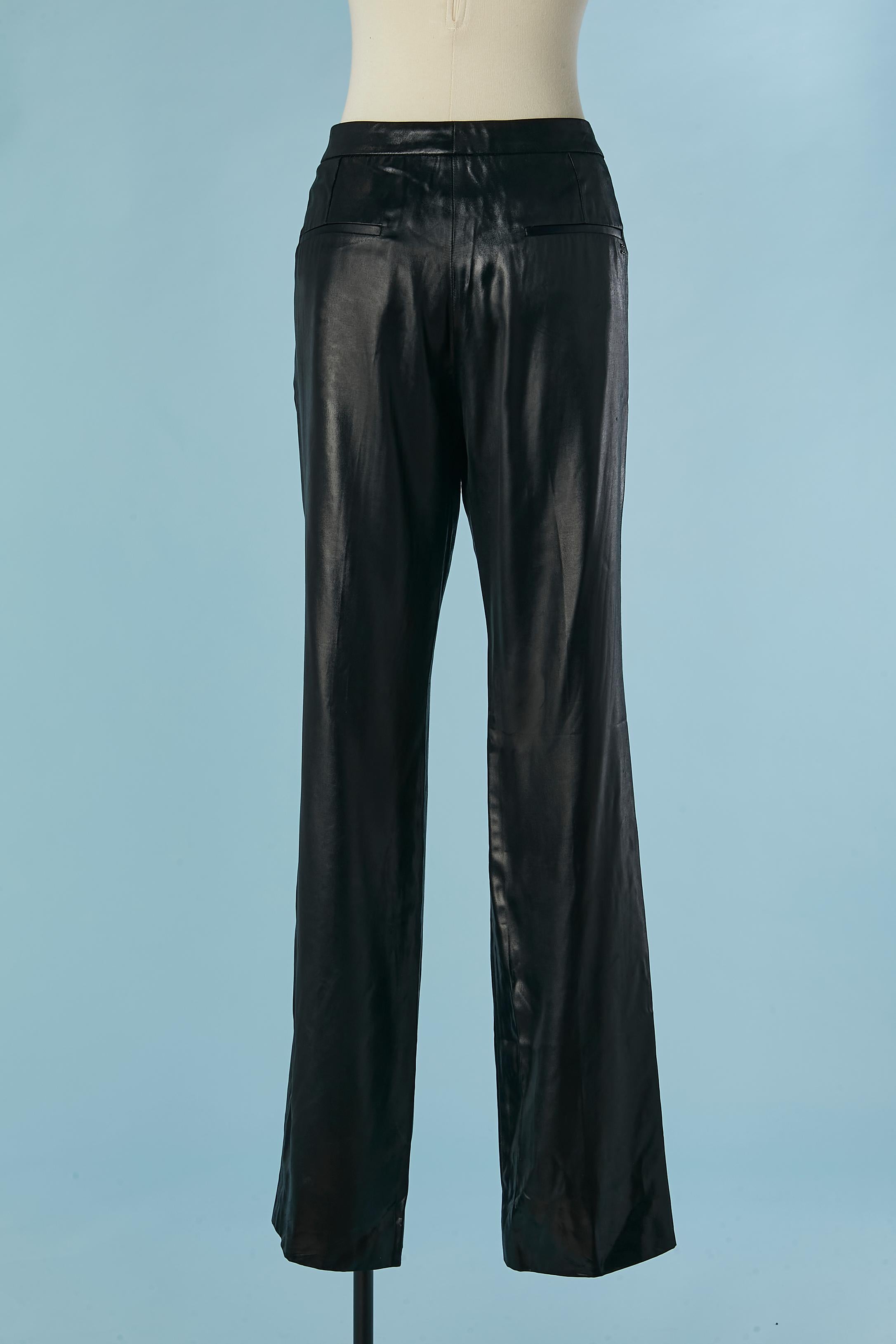 Schwarze, glänzende Satin-Hose mit Rückentaschen von Chanel  Damen im Angebot