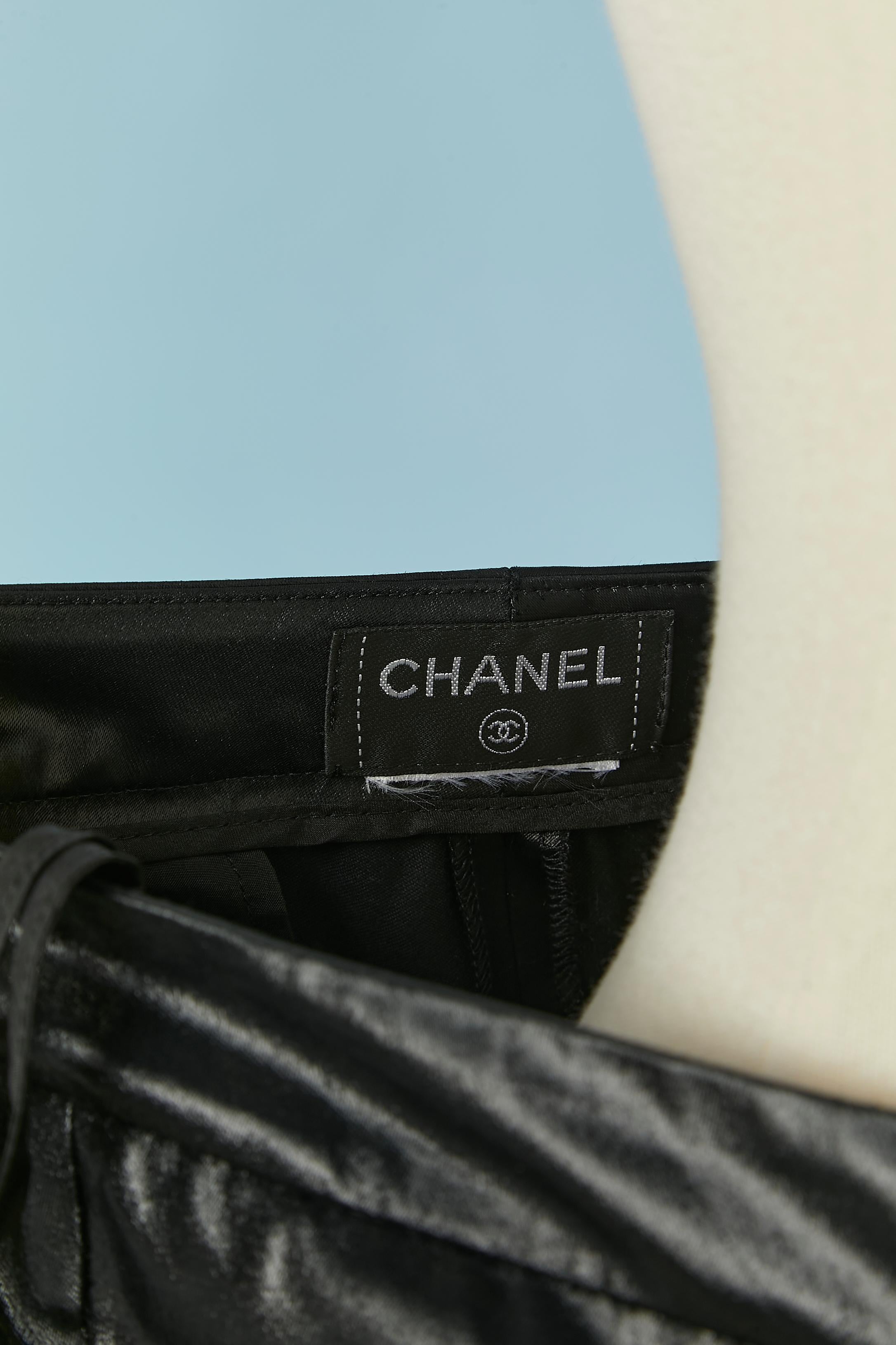 Schwarze, glänzende Satin-Hose mit Rückentaschen von Chanel  im Angebot 2
