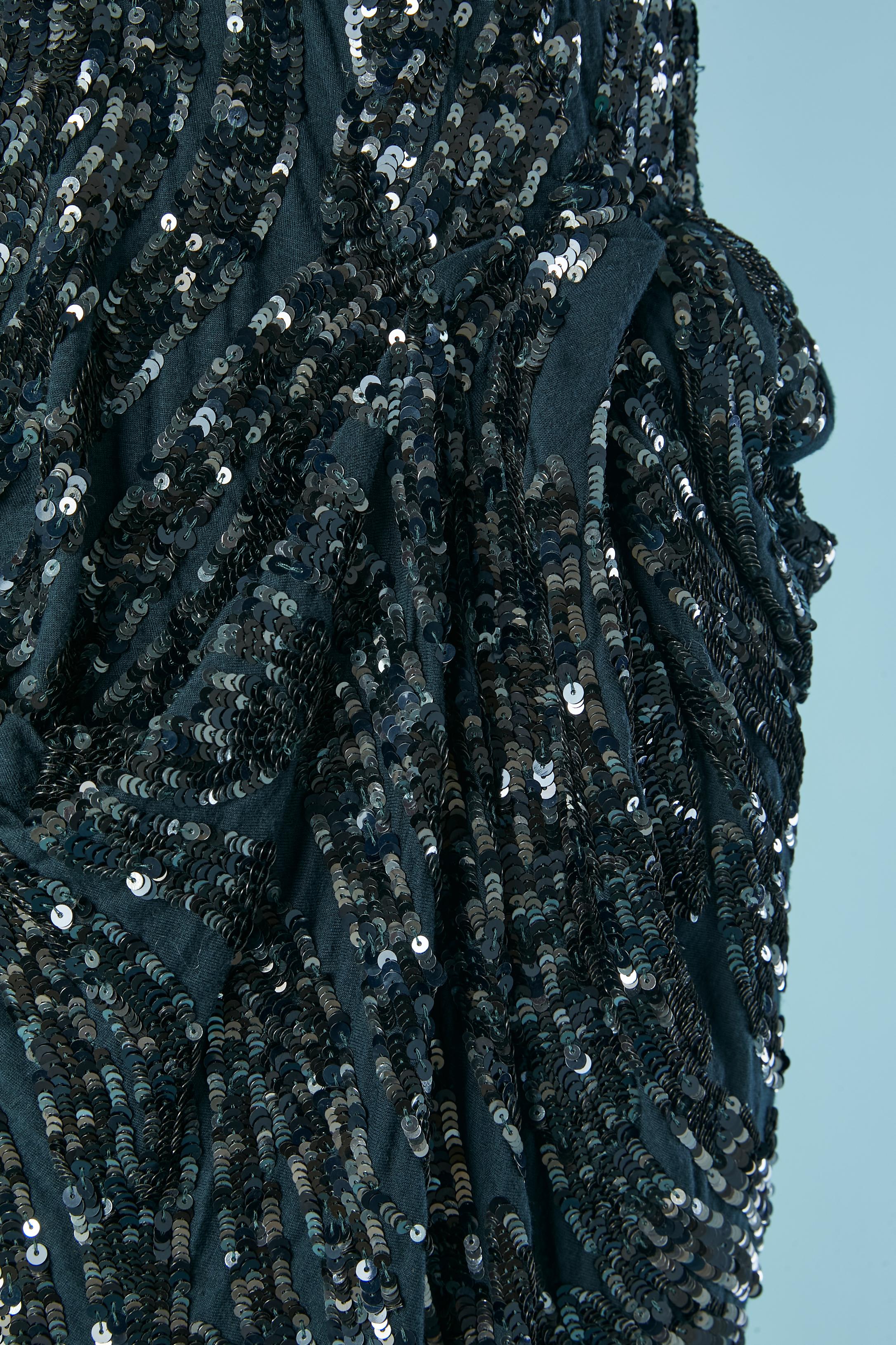 Robe de cocktail drapée à paillettes noires sur base de jersey bleu LANVIN by A. Elbaz Excellent état - En vente à Saint-Ouen-Sur-Seine, FR