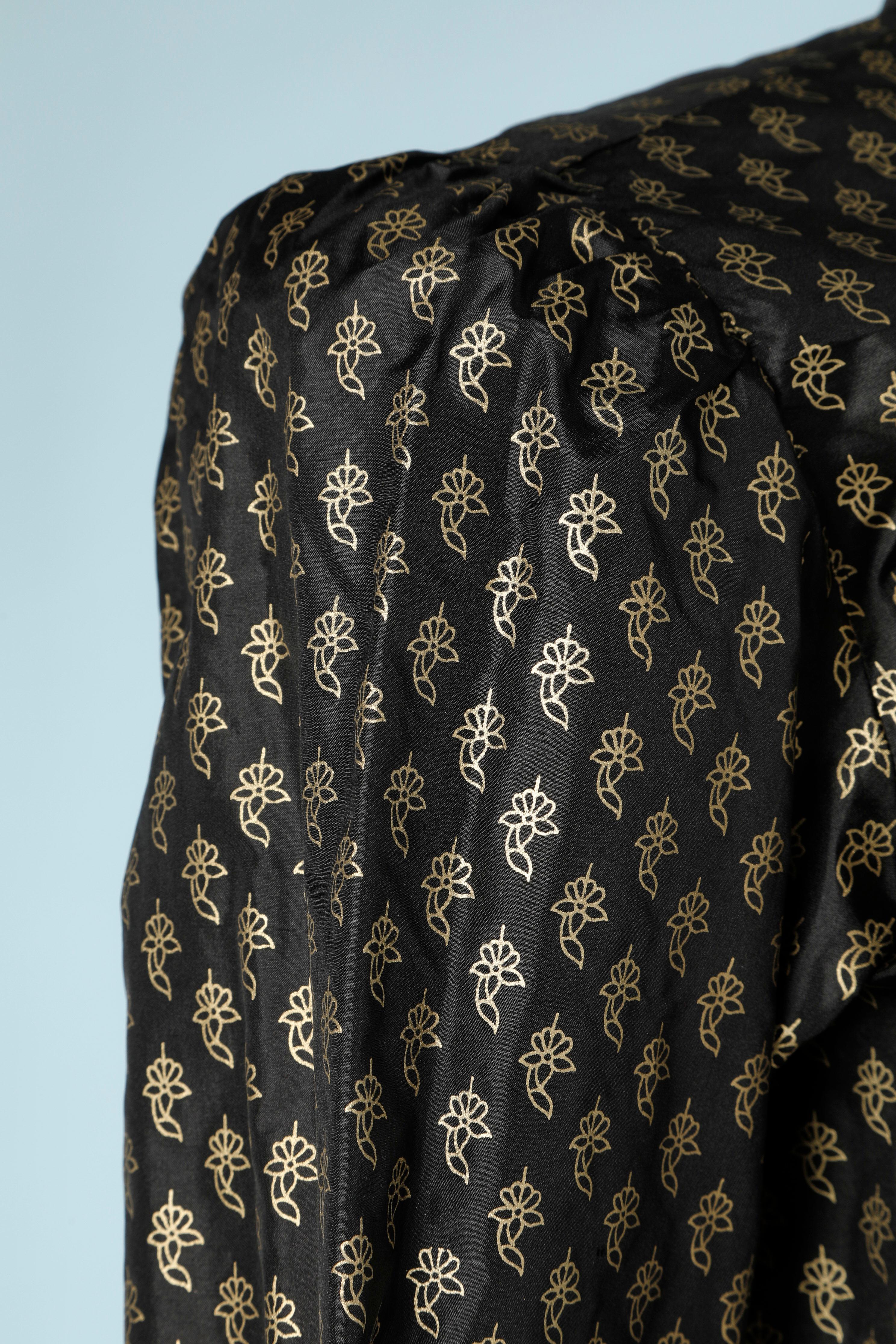 Schwarzes Hemd mit goldenem Druckmuster und Schleife Yves Saint Laurent Variation  Damen im Angebot